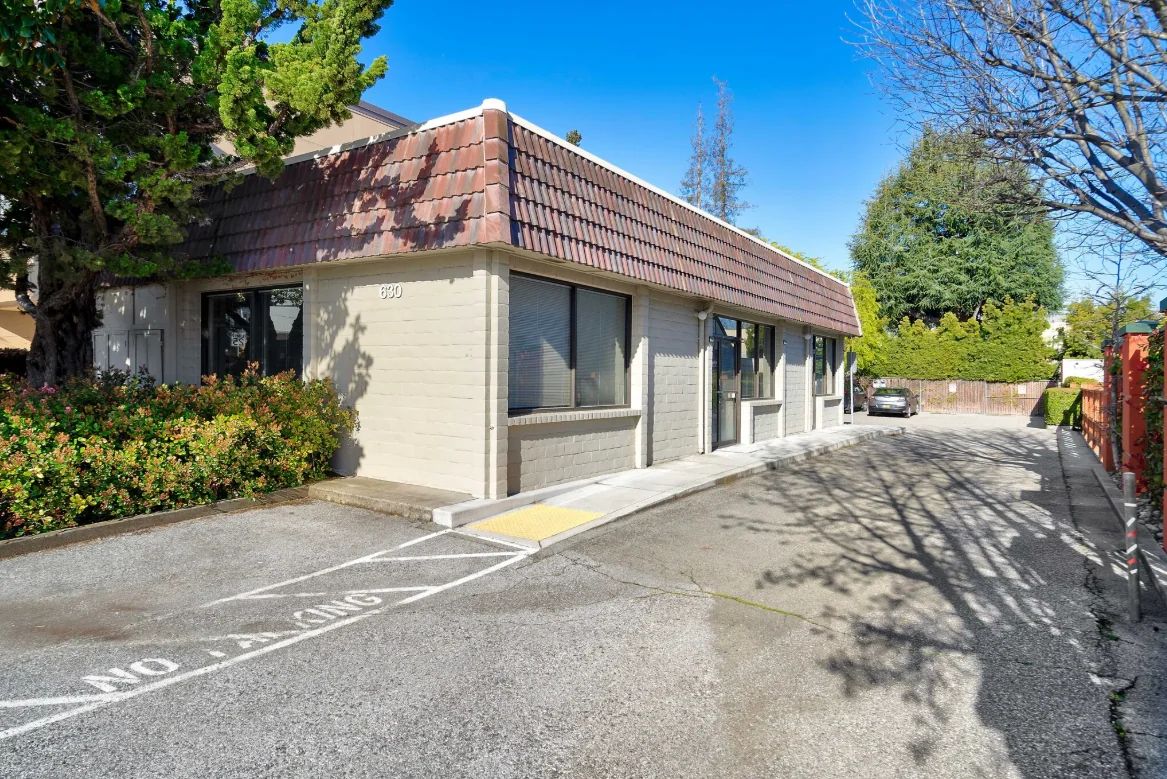 630 Oak Grove Ave — Lease in Menlo Park, CA, photo 1 of 2