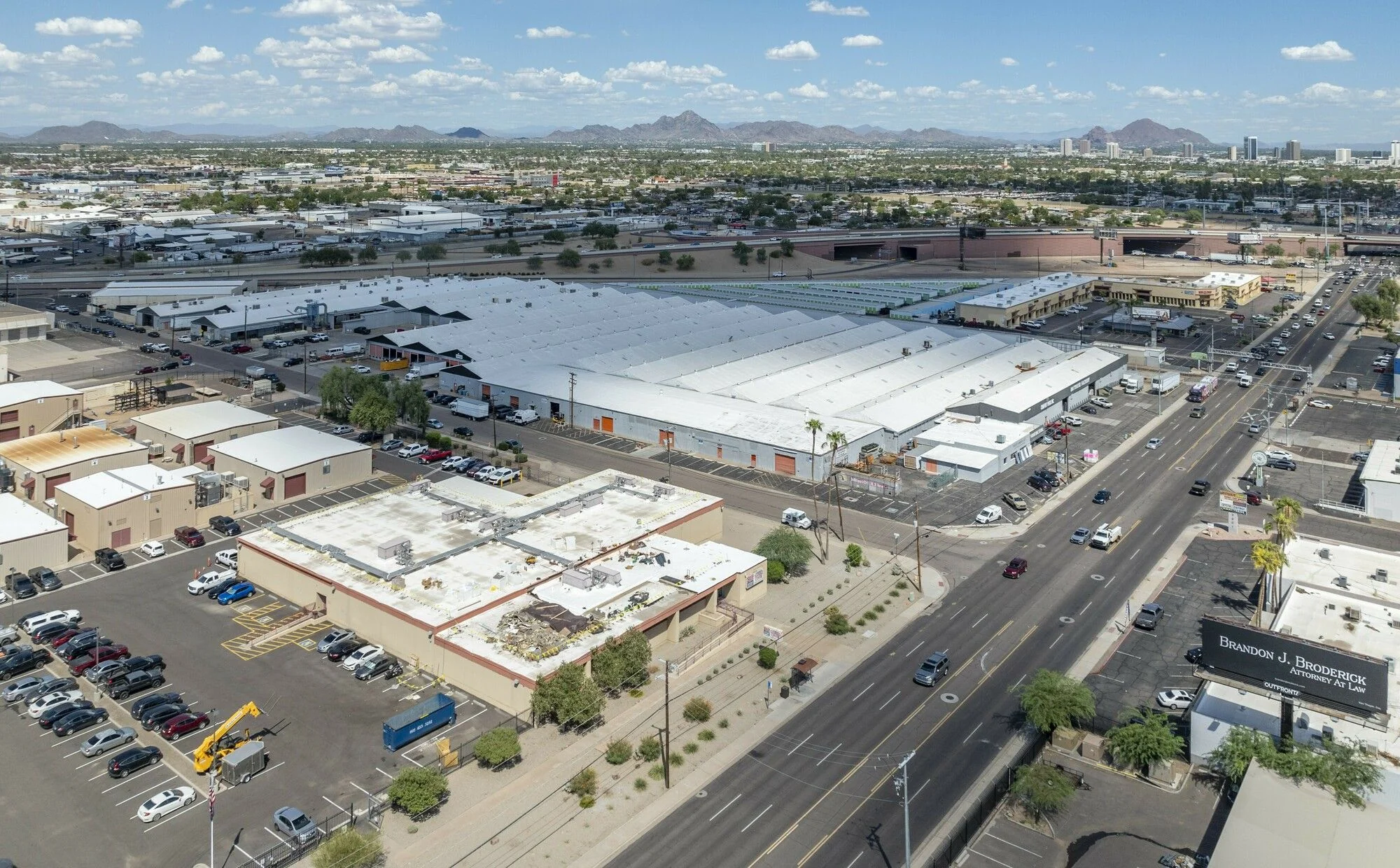 2901-2925 N 29th Dr — Lease in Phoenix, AZ, photo 2 of 8