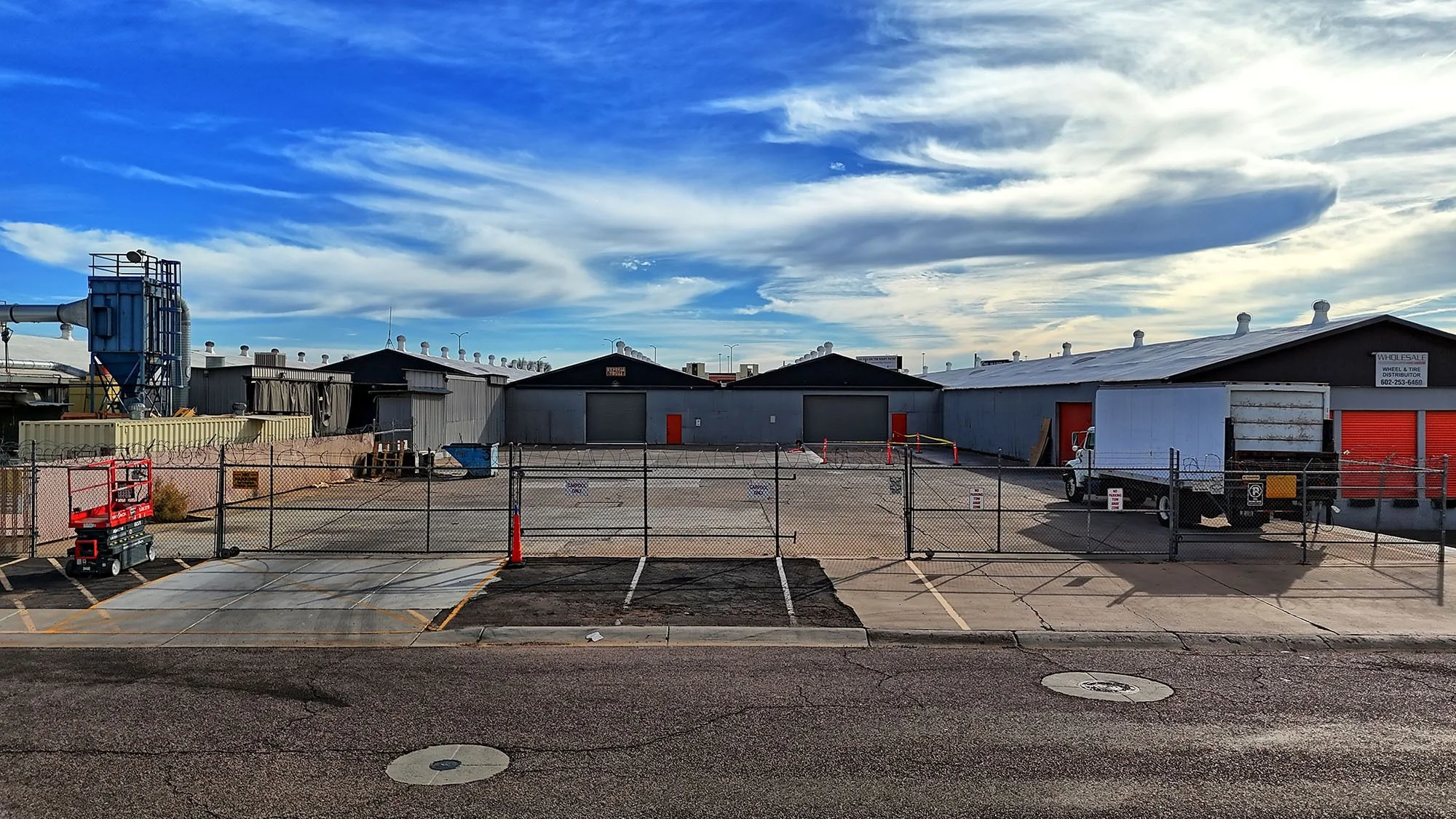 2901-2925 N 29th Dr — Lease in Phoenix, AZ, photo 5 of 8