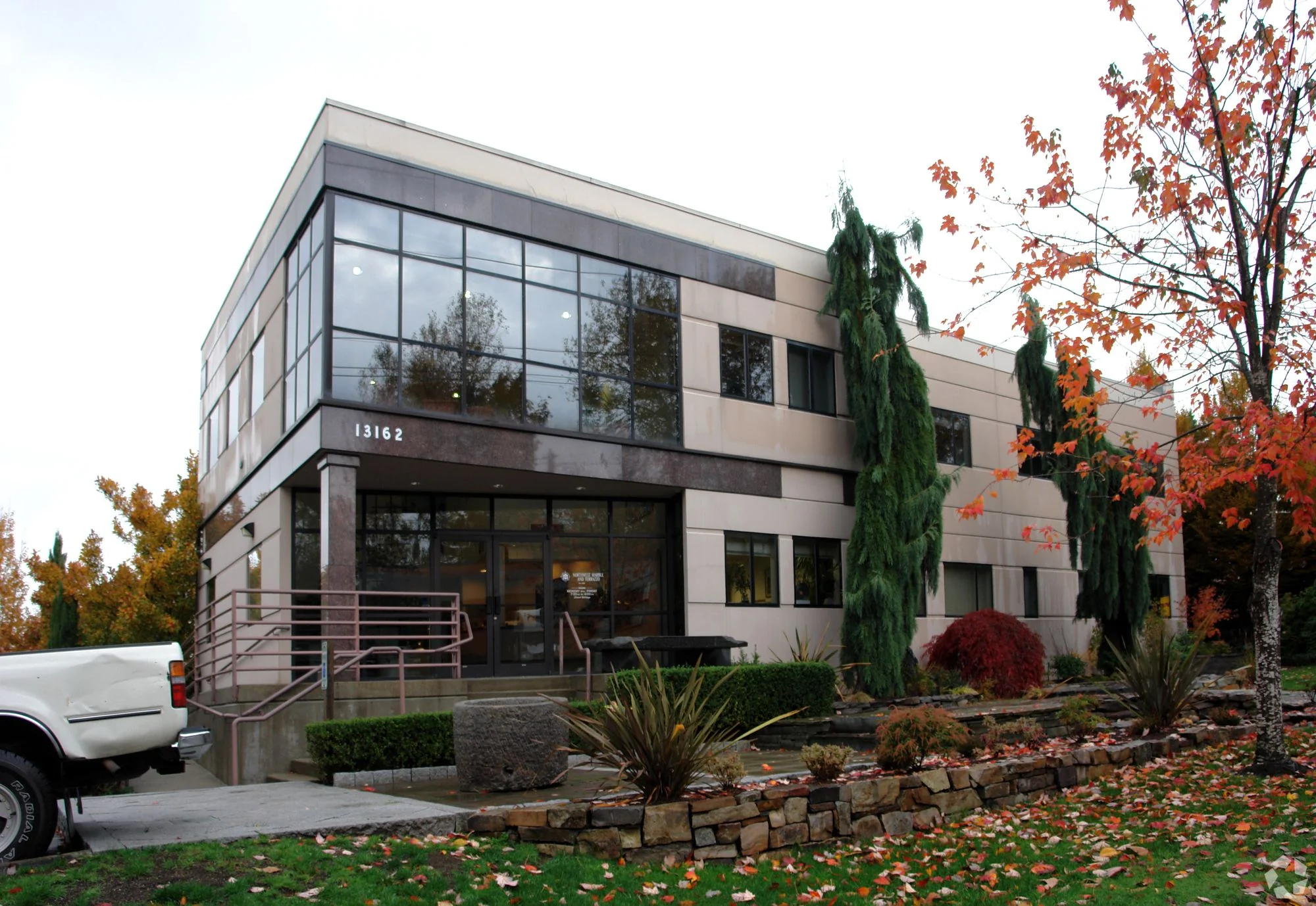 13162 SE 32nd St — Lease in Bellevue, WA, photo 1 of 1