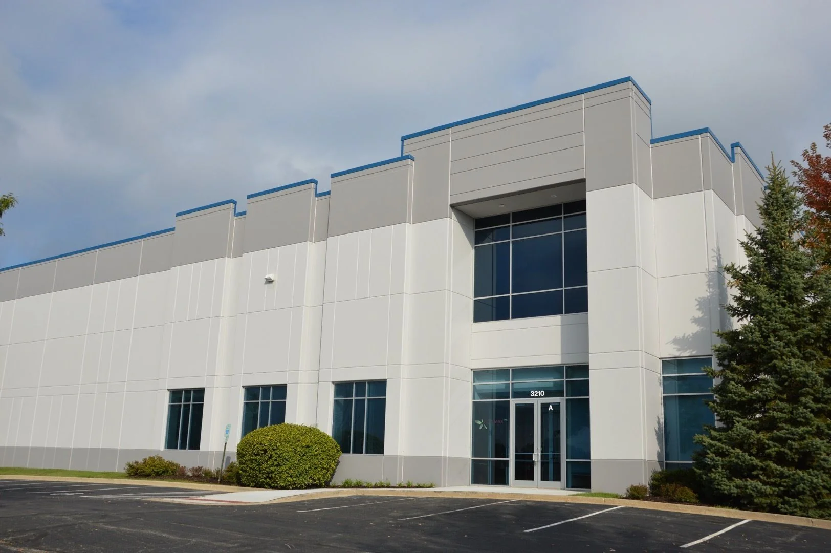 3210 Oak Grove Ave. — Lease in Waukegan, IL, photo 1 of 5