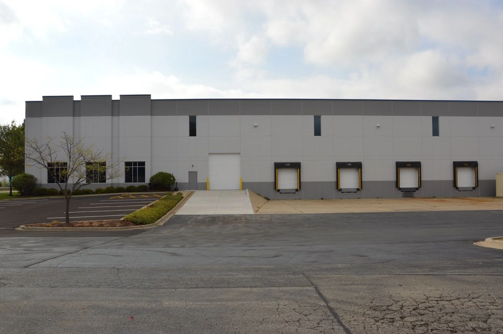 3210 Oak Grove Ave. — Lease in Waukegan, IL, photo 2 of 5