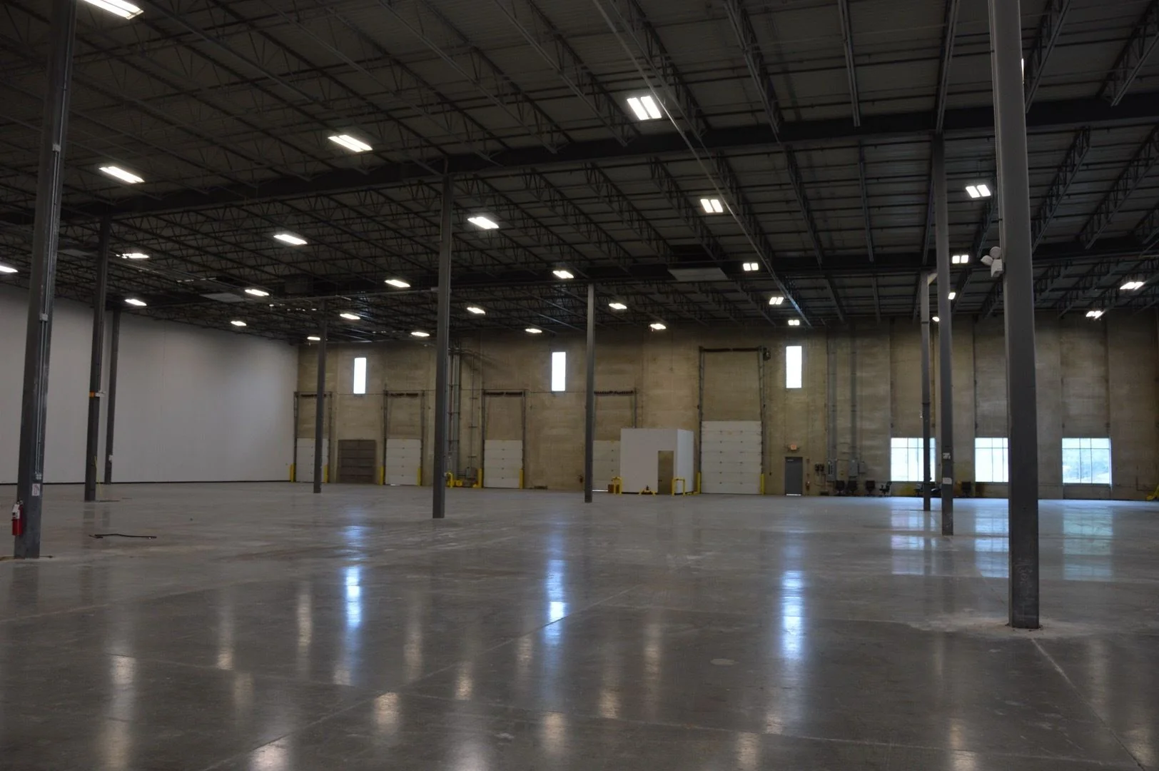3210 Oak Grove Ave. — Lease in Waukegan, IL, photo 3 of 5