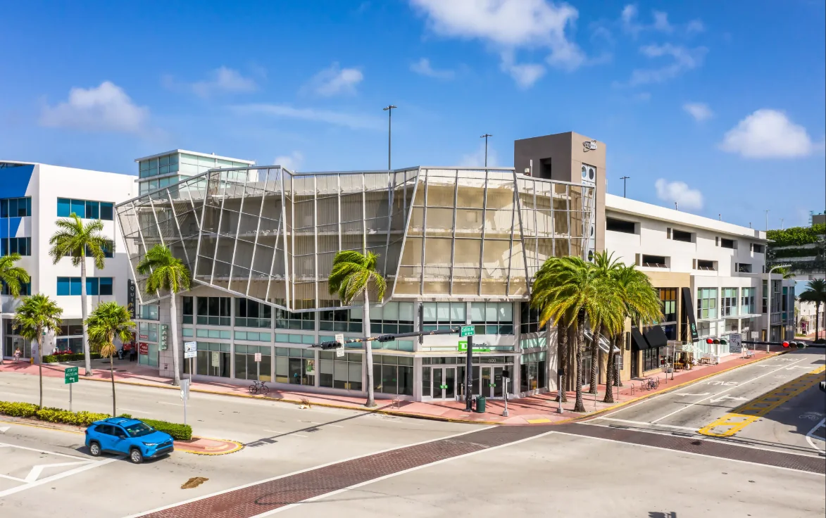 500-590 Collins Ave — Lease in Miami Beach, FL, photo 1 of 1
