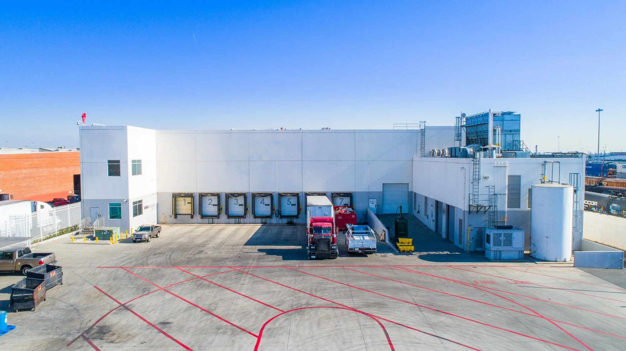 4000 Noakes St — Lease in Commerce, CA, photo 1 of 1