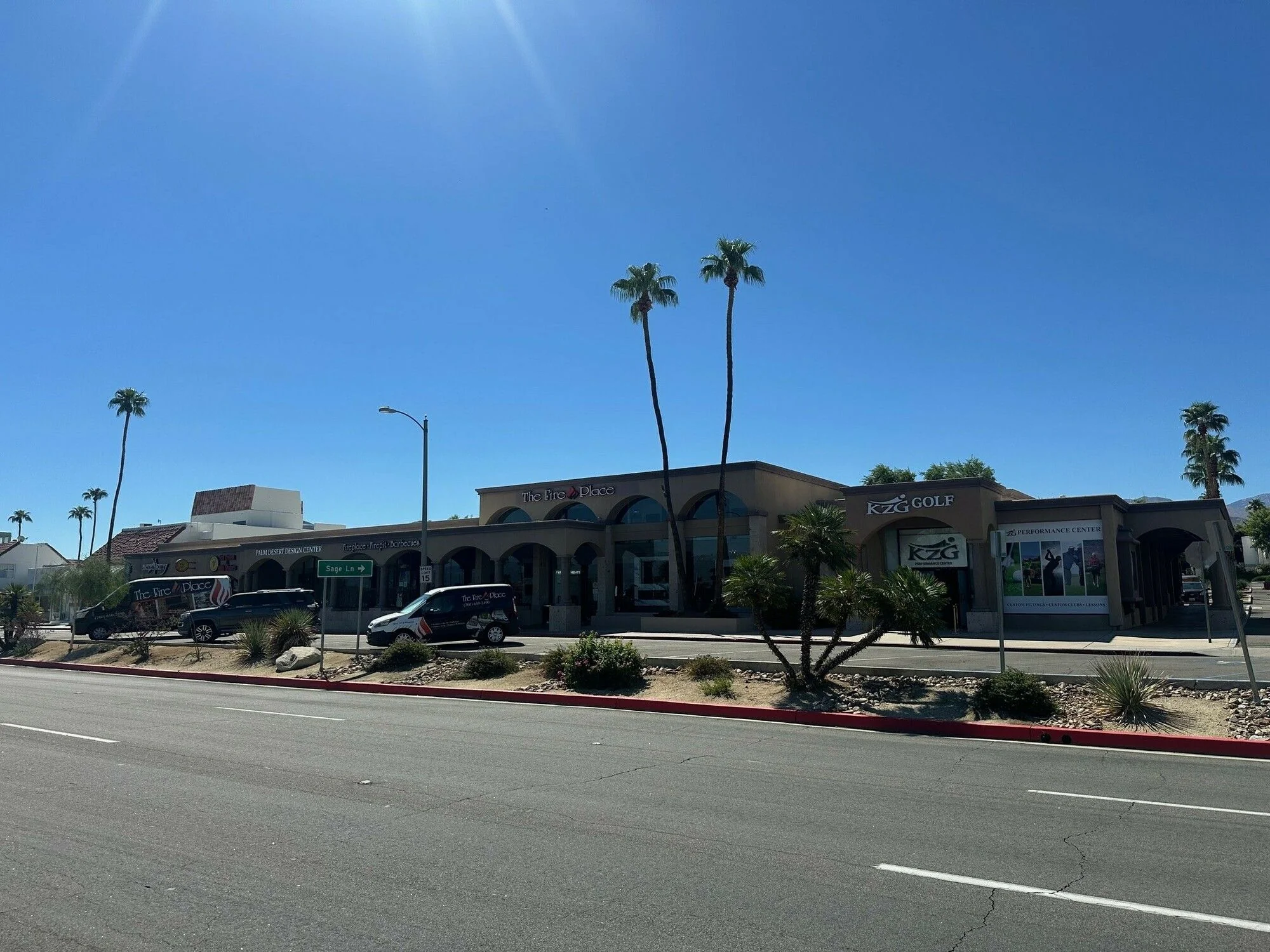 73185 California 111 — Lease in Palm Desert, CA, photo 4 of 8