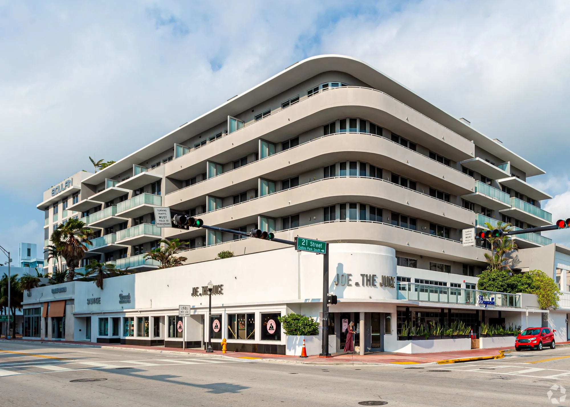 2000 Collins Avenue — Lease in Miami Beach, FL, photo 1 of 8
