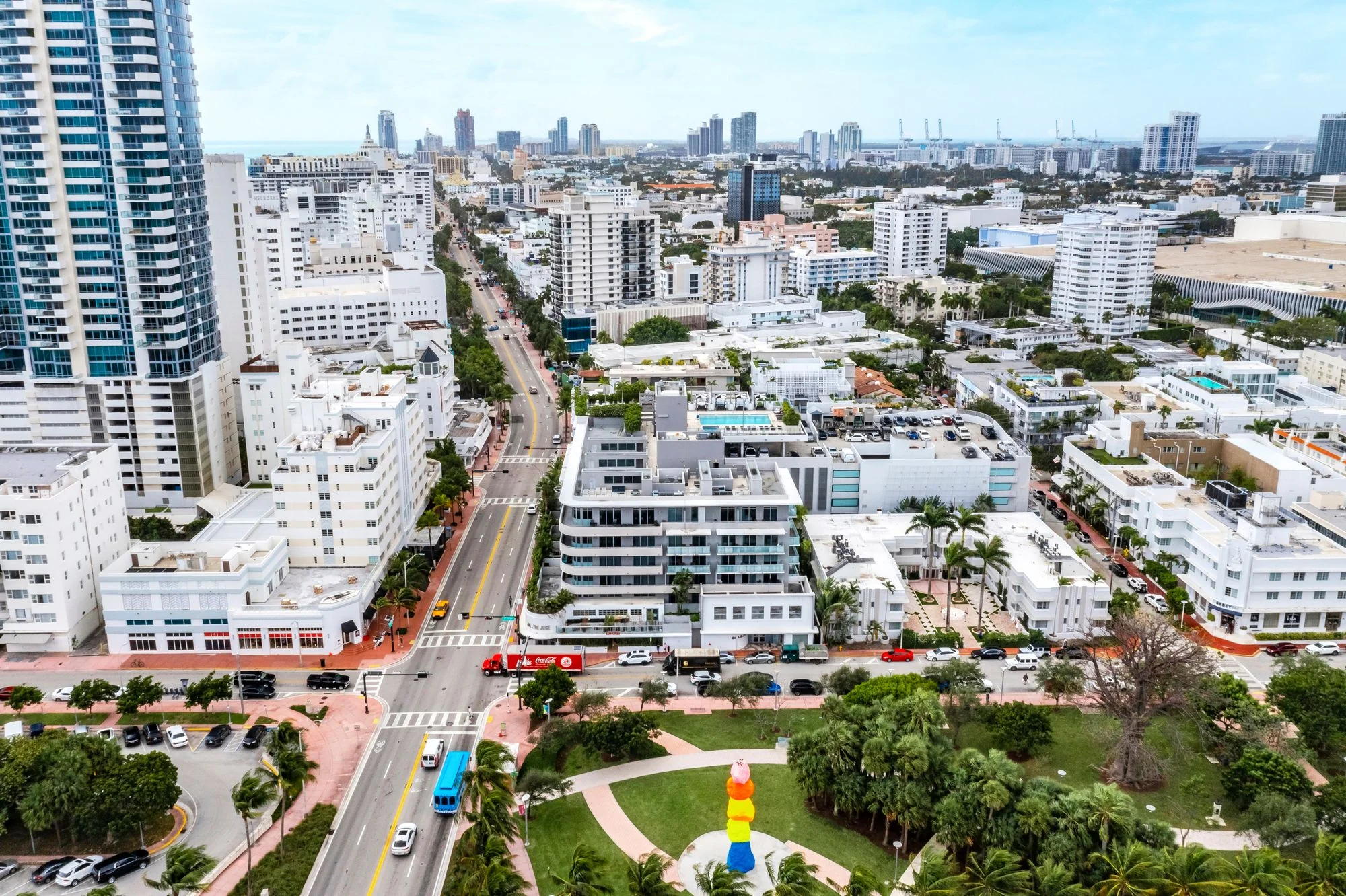2000 Collins Avenue — Lease in Miami Beach, FL, photo 2 of 8