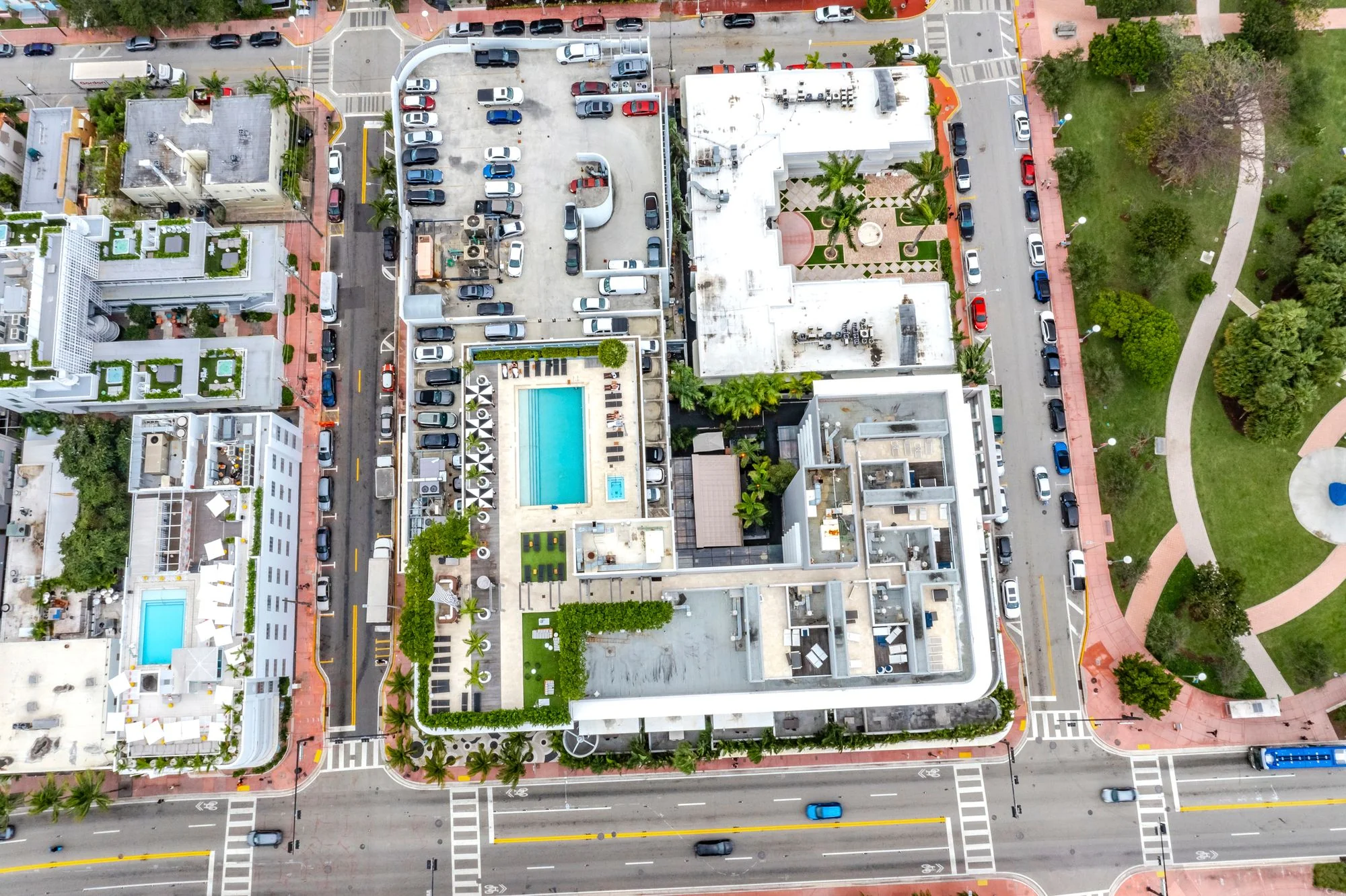 2000 Collins Avenue — Lease in Miami Beach, FL, photo 3 of 8