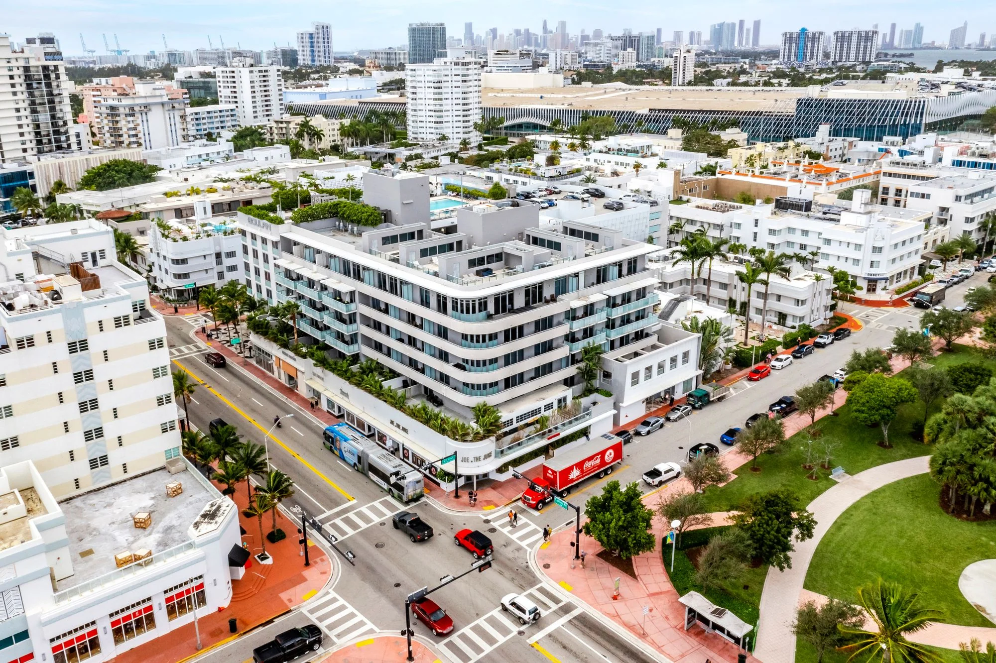 2000 Collins Avenue — Lease in Miami Beach, FL, photo 6 of 8