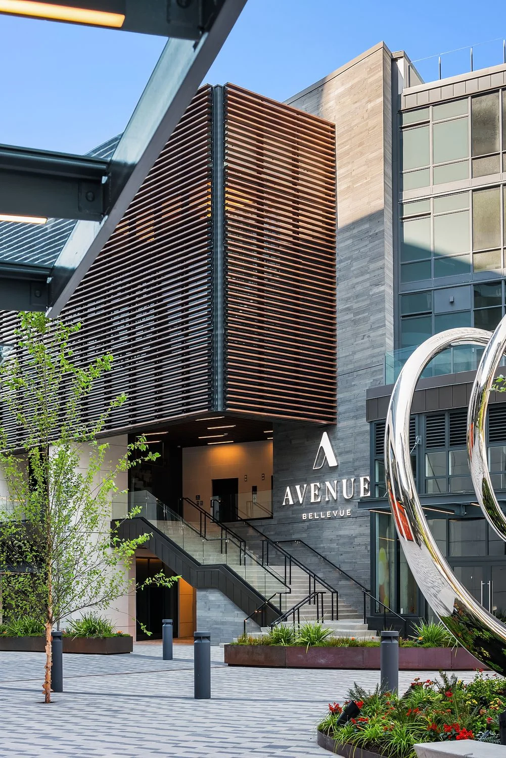 Avenue Bellevue — Lease in Bellevue, WA, photo 2 of 7