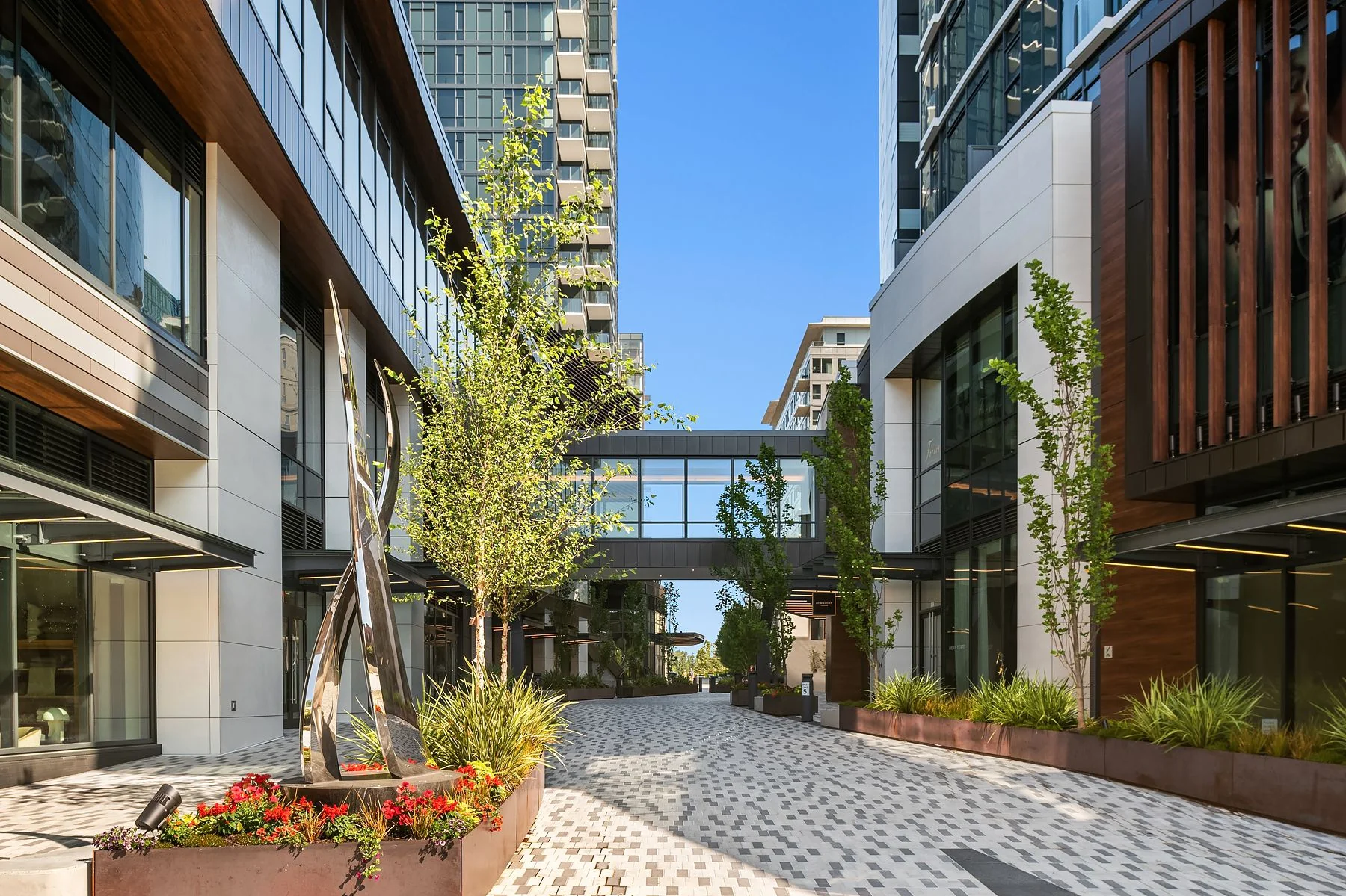 Avenue Bellevue — Lease in Bellevue, WA, photo 3 of 7