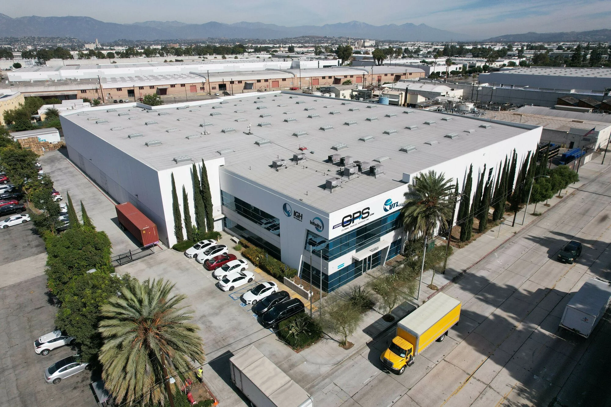 5353 E Slauson Ave — Lease in Commerce, CA, photo 2 of 8