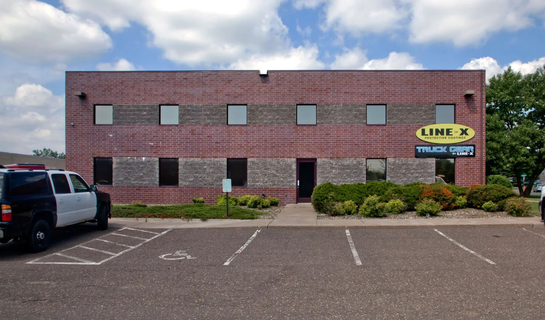 1160-1172 Red Fox Road — Lease in Arden Hills, MN, photo 1 of 5