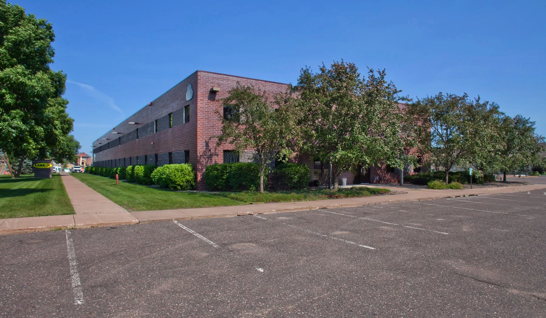 1160-1172 Red Fox Road — Lease in Arden Hills, MN, photo 2 of 5