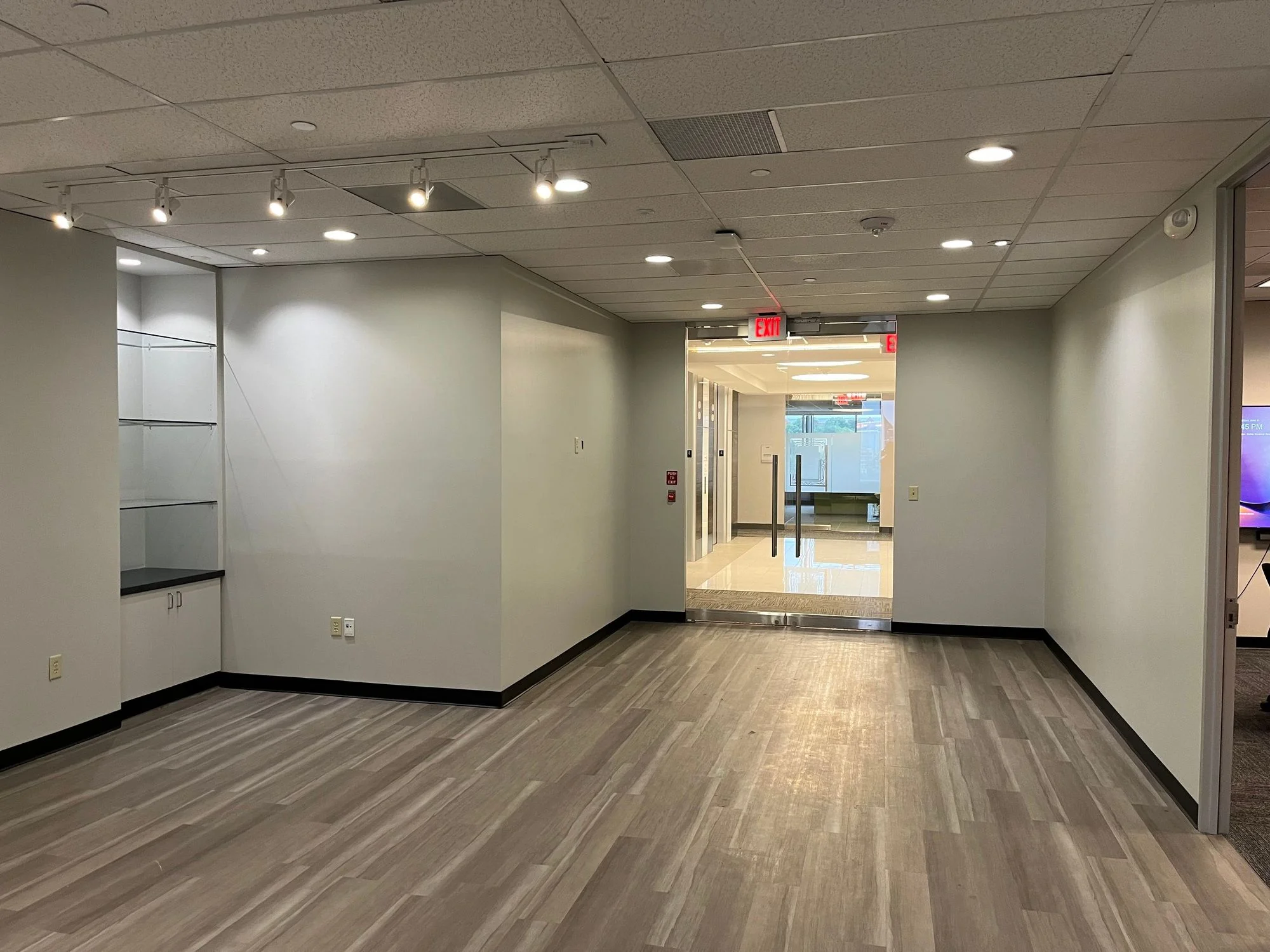 122 West John Carpenter Freeway — Lease in Irving, TX, photo 2 of 8