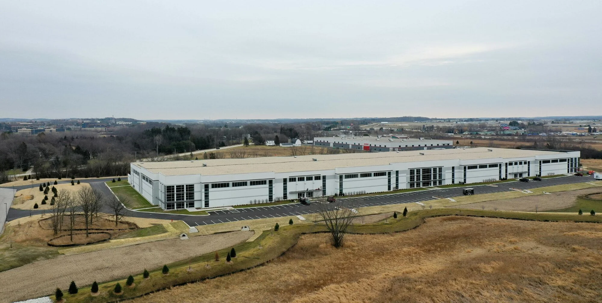 N17w25045 Bluemound Rd — Lease in Pewaukee, WI, photo 1 of 5