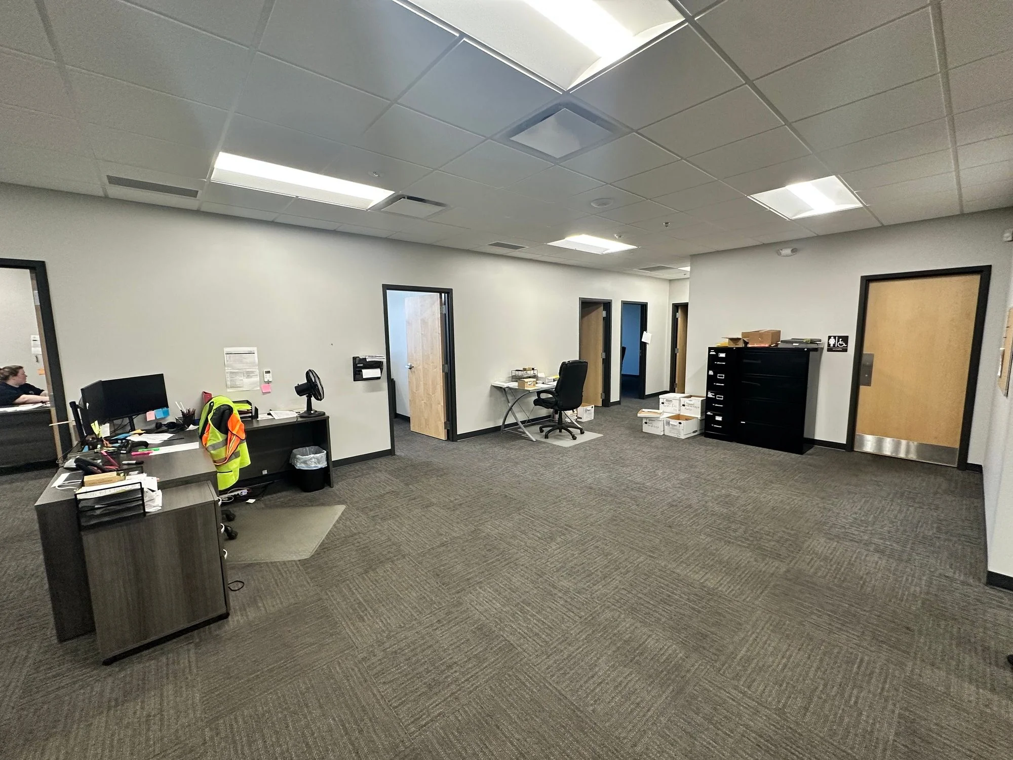 N17w25045 Bluemound Rd — Lease in Pewaukee, WI, photo 4 of 5