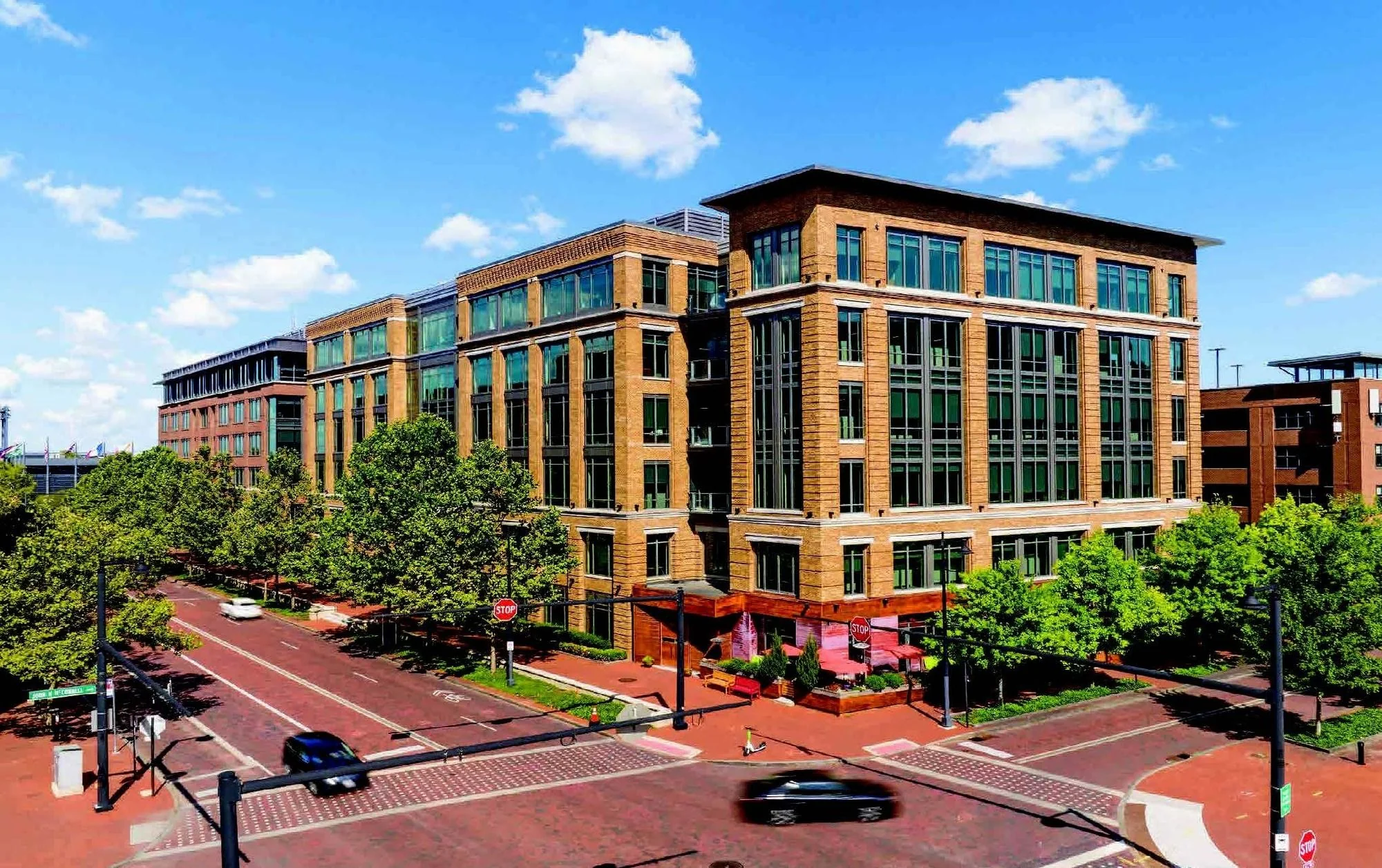 220 West Nationwide Boulevard — Lease in Columbus, OH, photo 1 of 3