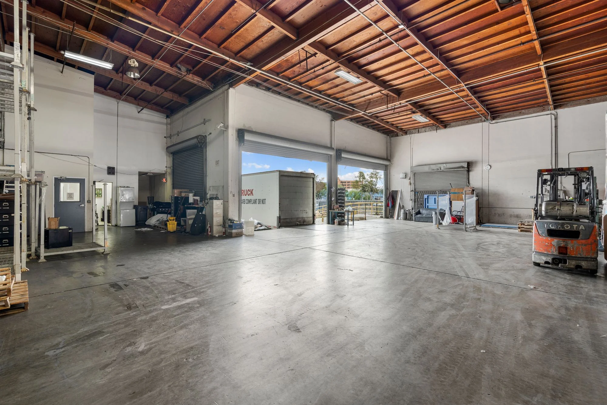 5717 Ferguson Drive, Commerce CA — Lease in Commerce, CA, photo 3 of 8
