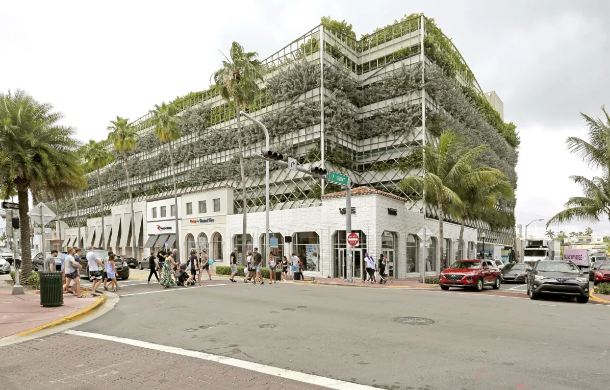634 Collins Ave — Lease in Miami Beach, FL, photo 1 of 8