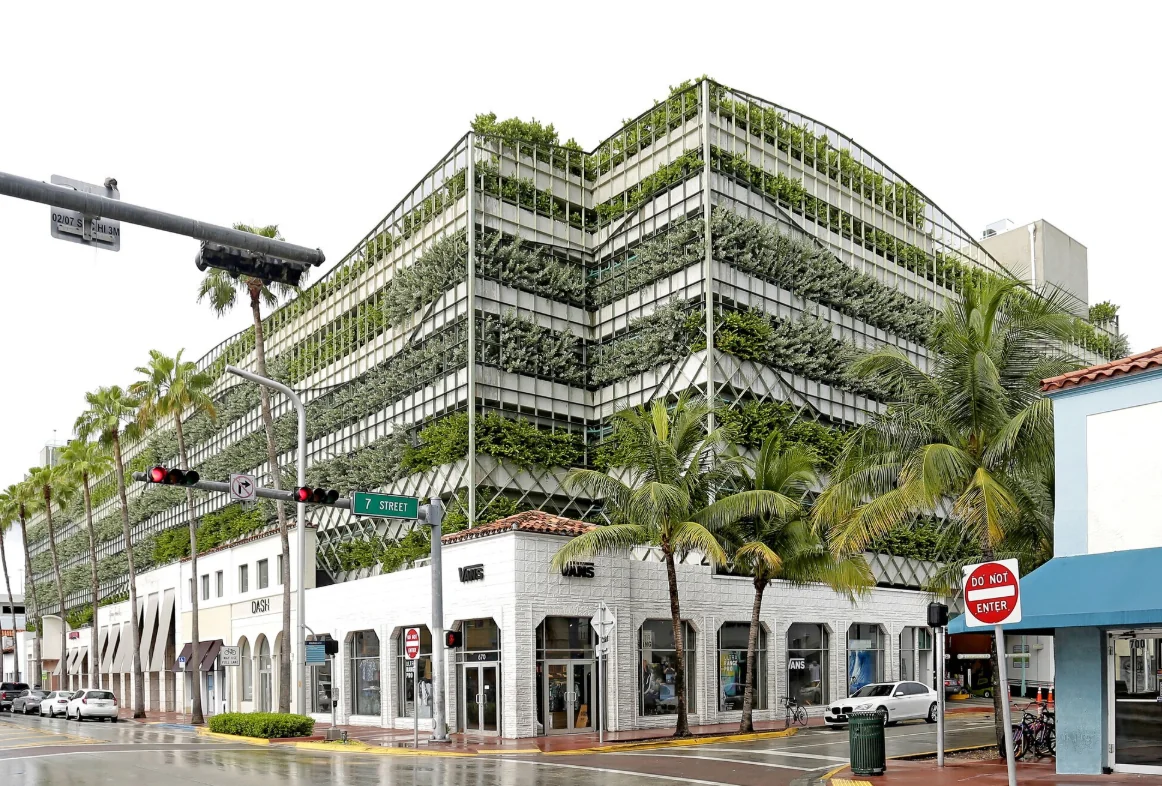 634 Collins Ave — Lease in Miami Beach, FL, photo 2 of 8
