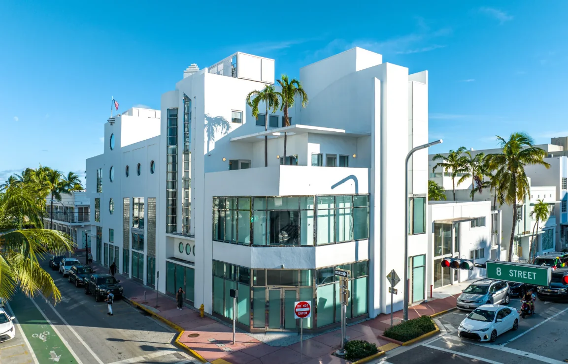 763 Collins Ave — Lease in Miami Beach, FL, photo 1 of 5