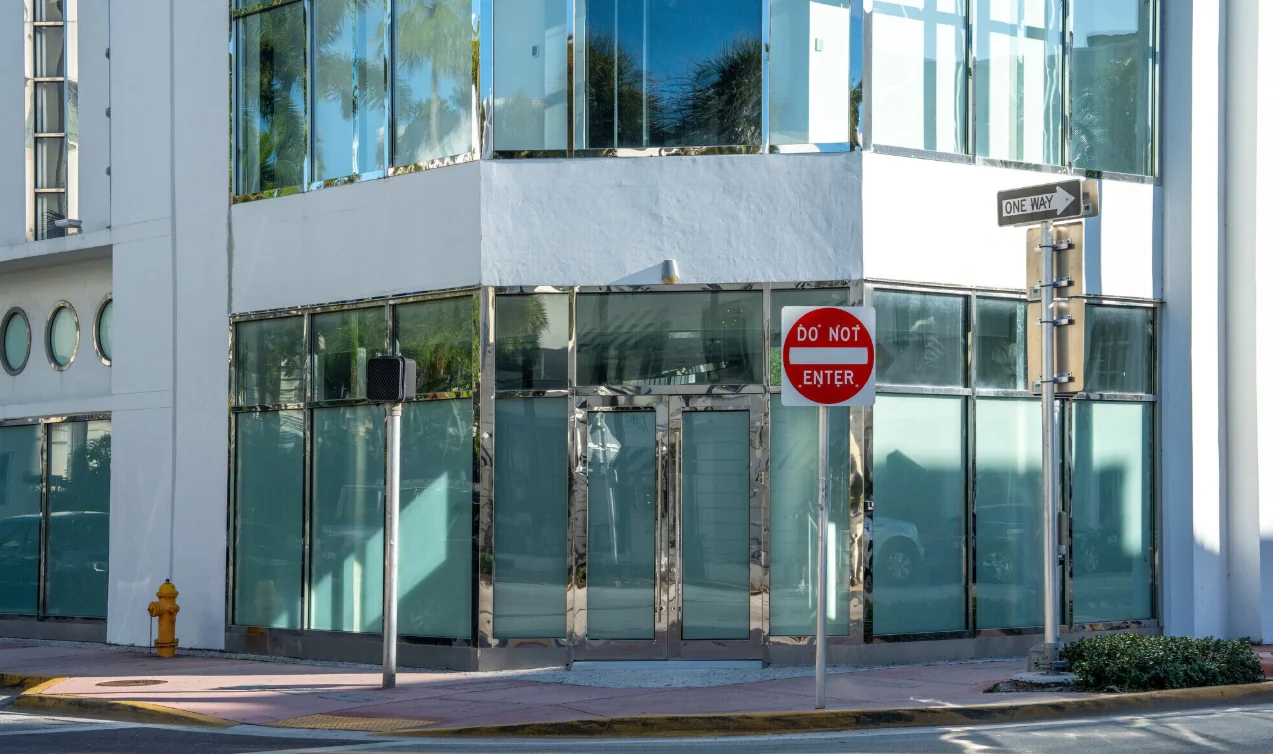 763 Collins Ave — Lease in Miami Beach, FL, photo 2 of 5