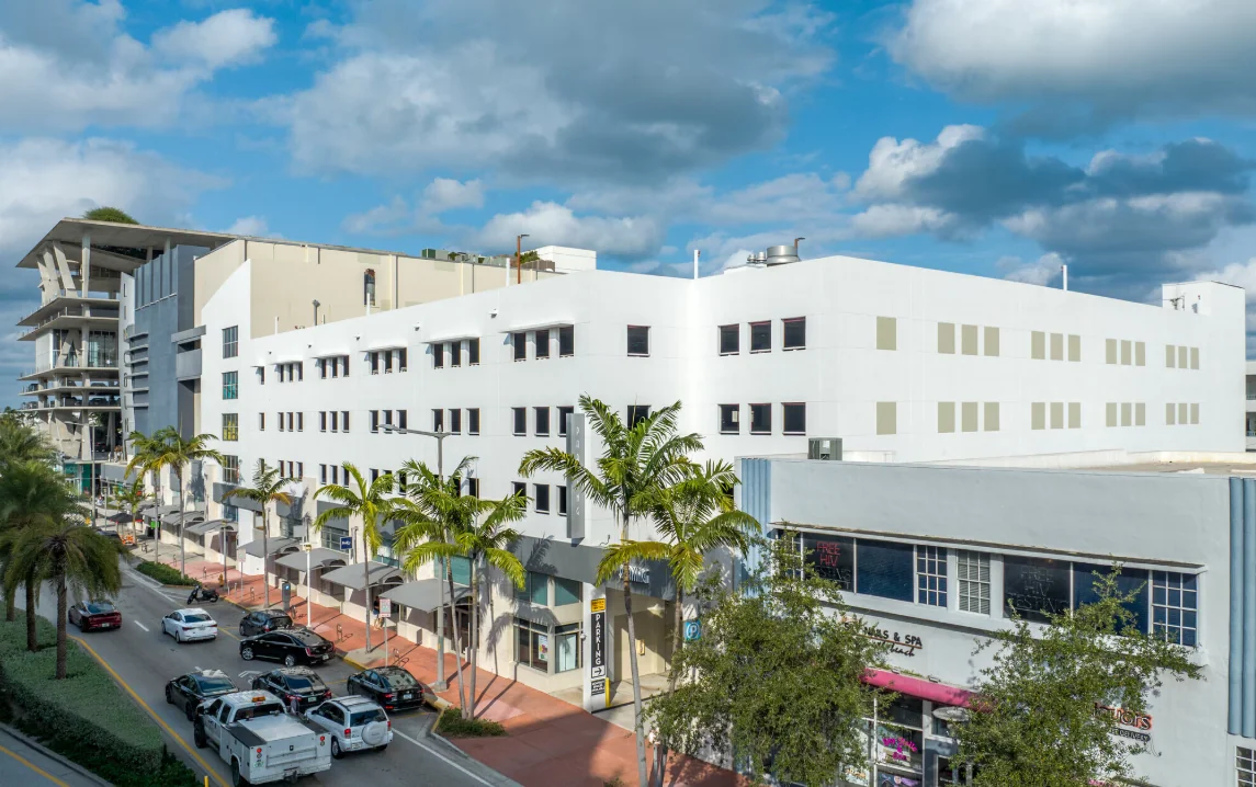 Lincoln Center — Lease in Miami Beach, FL, photo 2 of 8