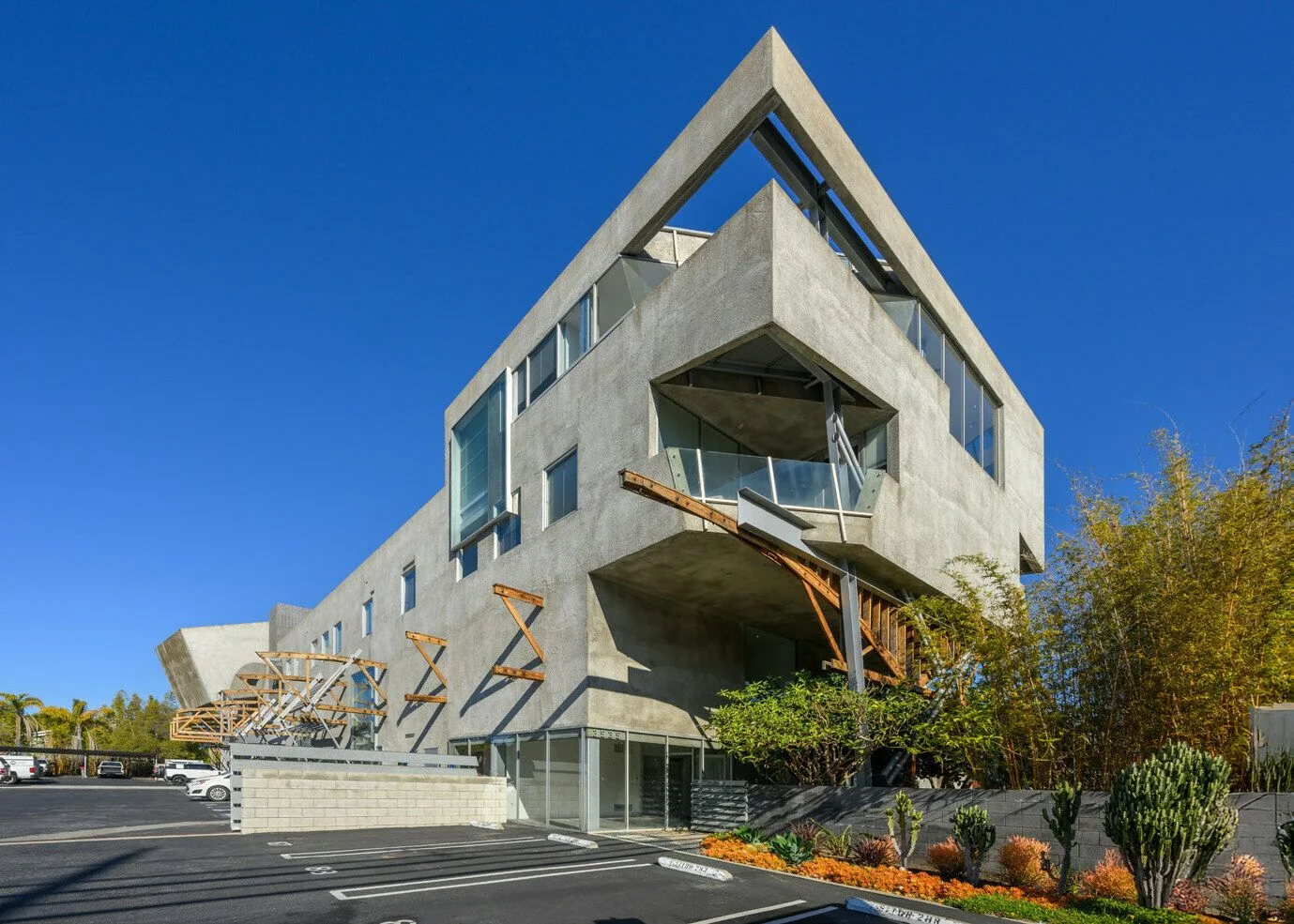 3535 Hayden Ave — Lease in Culver City, CA, photo 1 of 2