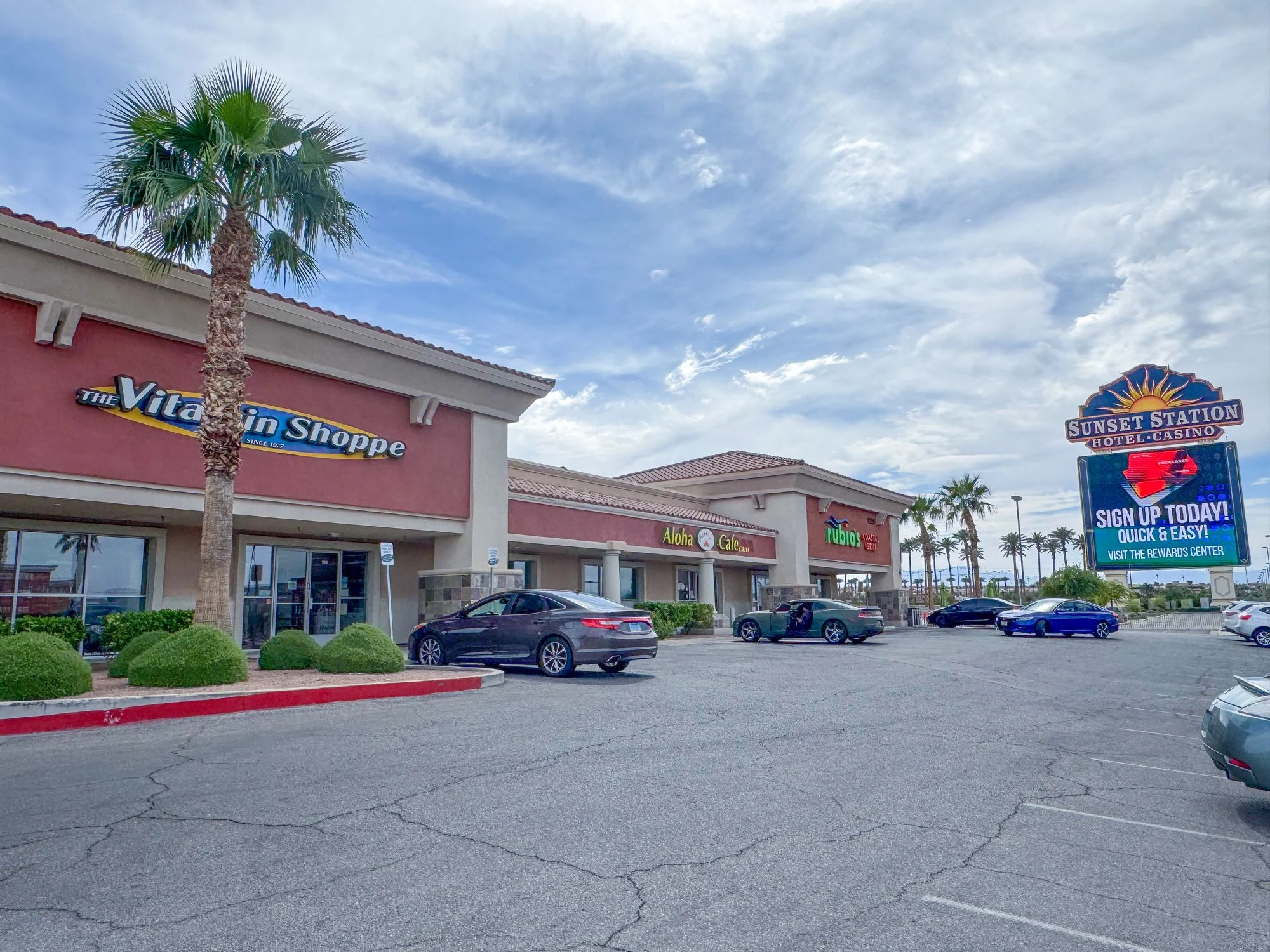 Sunset Center — Lease in Henderson, NV, photo 4 of 8