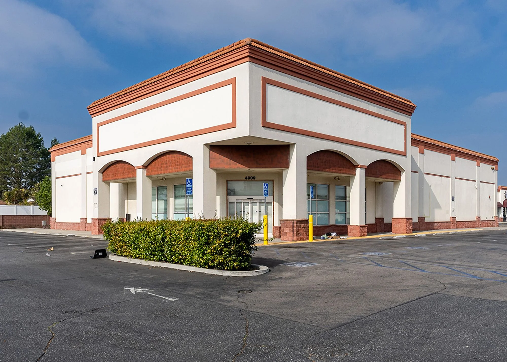 4909 Paramount Blvd