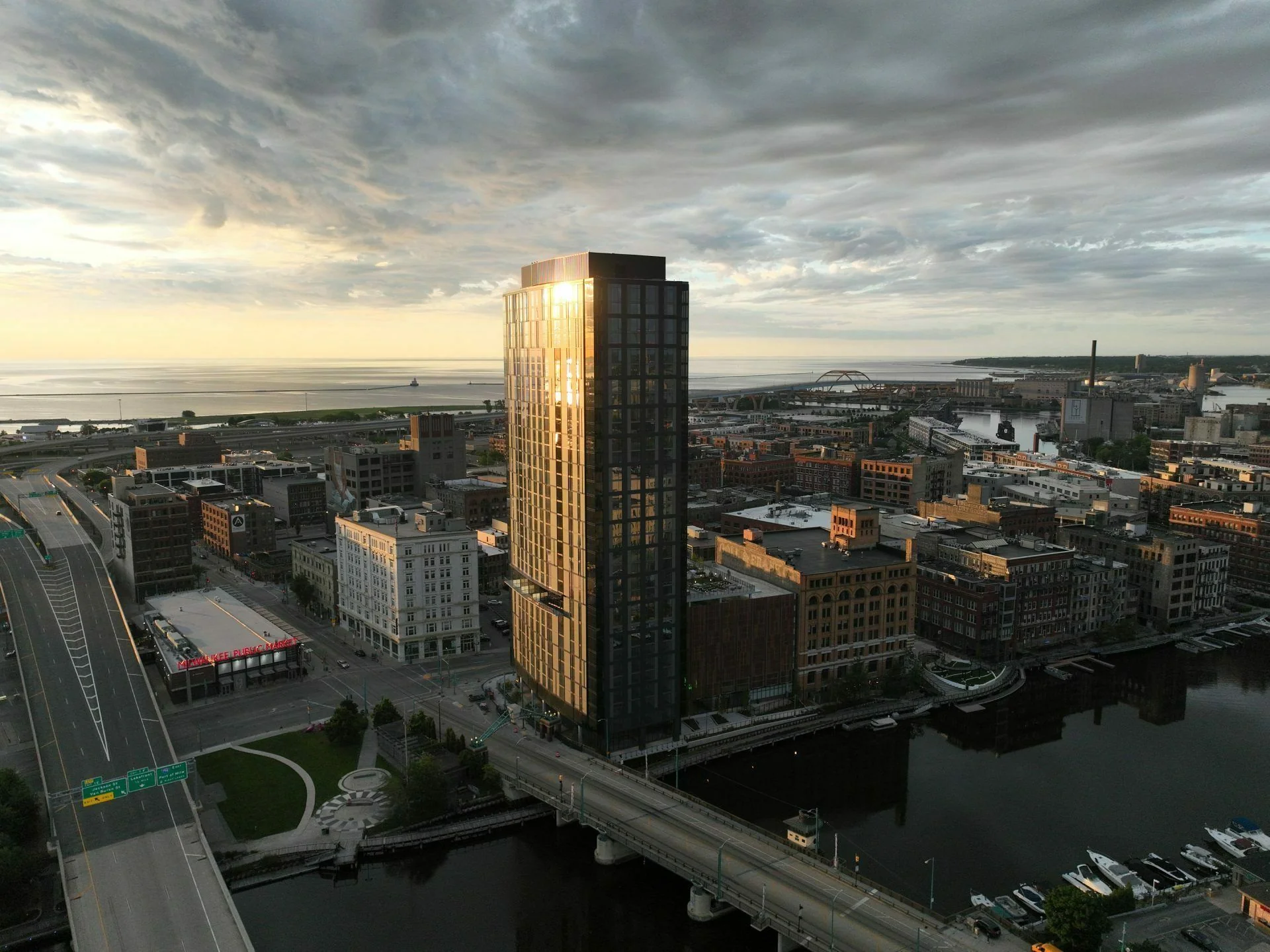 333 N Water St — Lease in Milwaukee, WI, photo 1 of 3