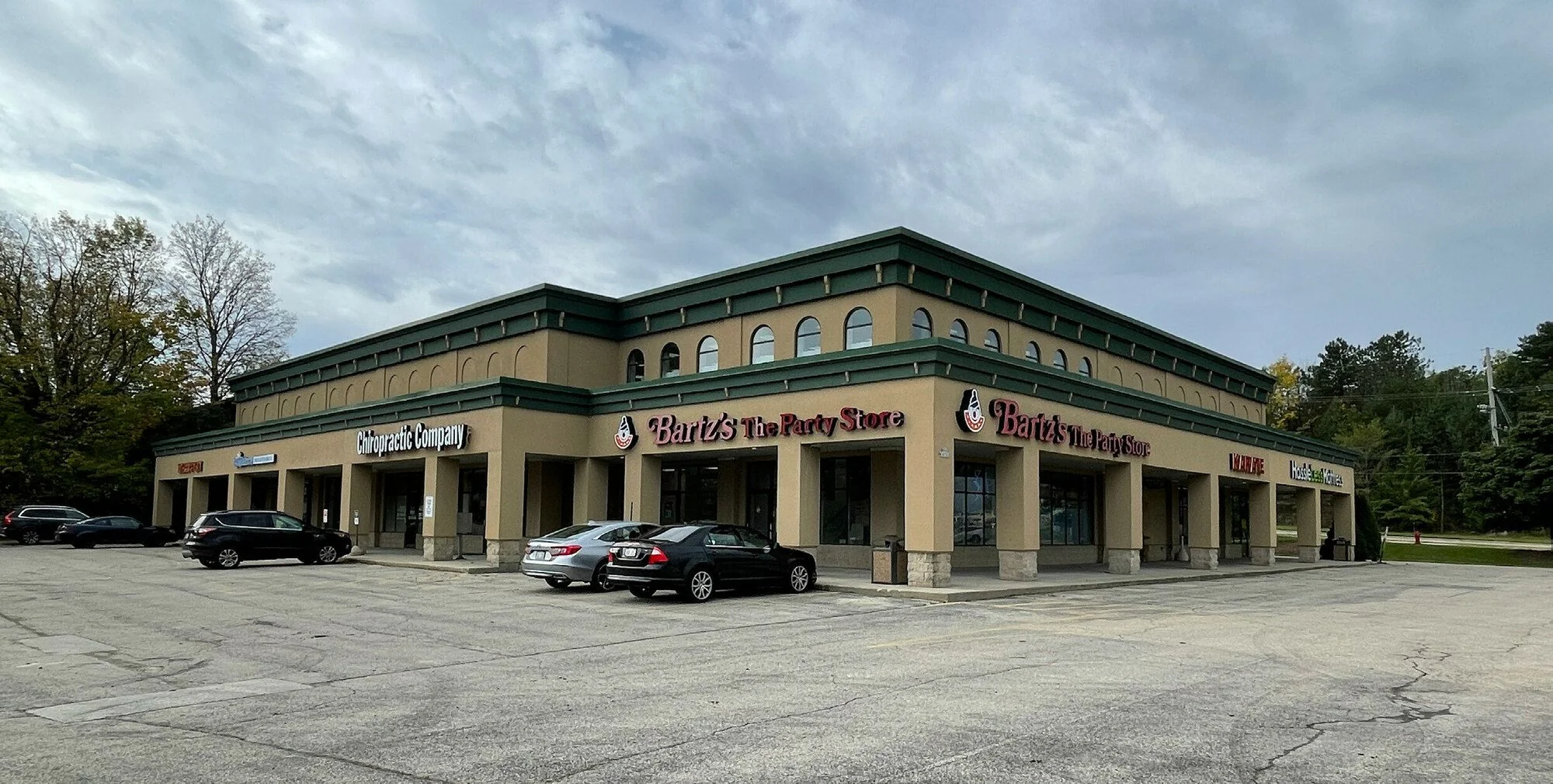 N96W18743 County Line Rd — Lease in Menomonee Falls, WI, photo 1 of 1