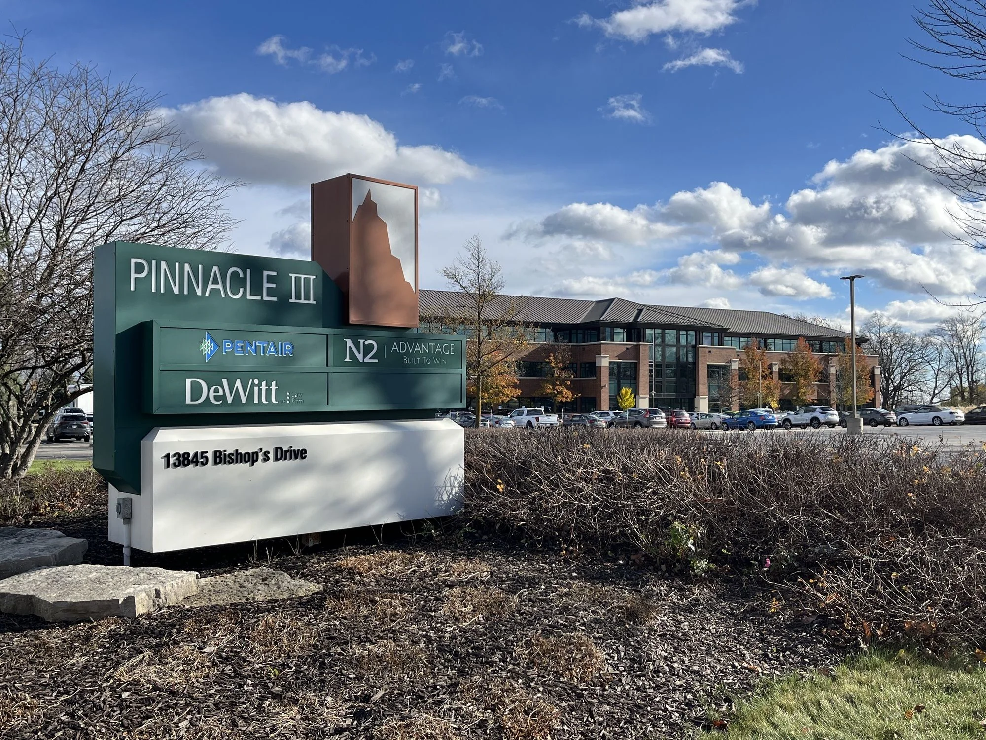 Pinnacle III — Lease in Brookfield, WI, photo 2 of 5