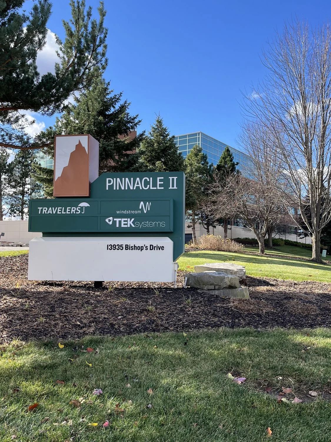 Pinnacle II — Lease in Brookfield, WI, photo 2 of 6