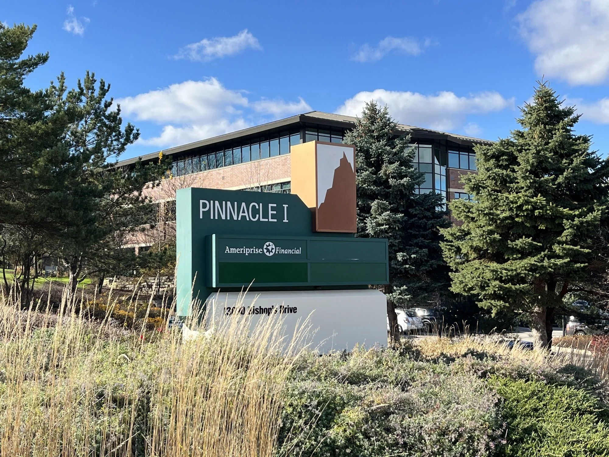 Pinnacle I — Lease in Brookfield, WI, photo 2 of 7