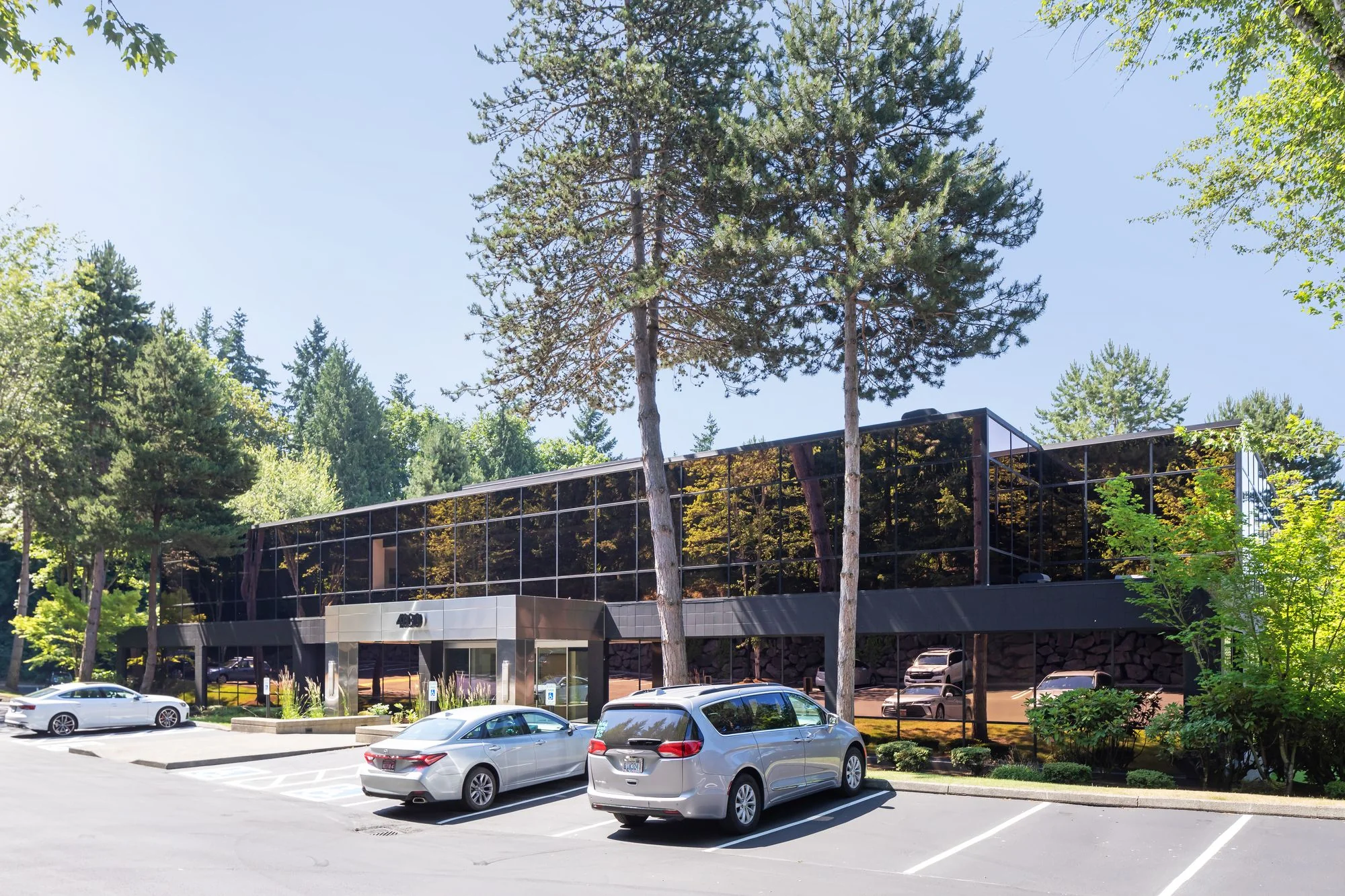 Axis Kirkland-Building 4030 — Lease in Kirkland, WA, photo 1 of 4