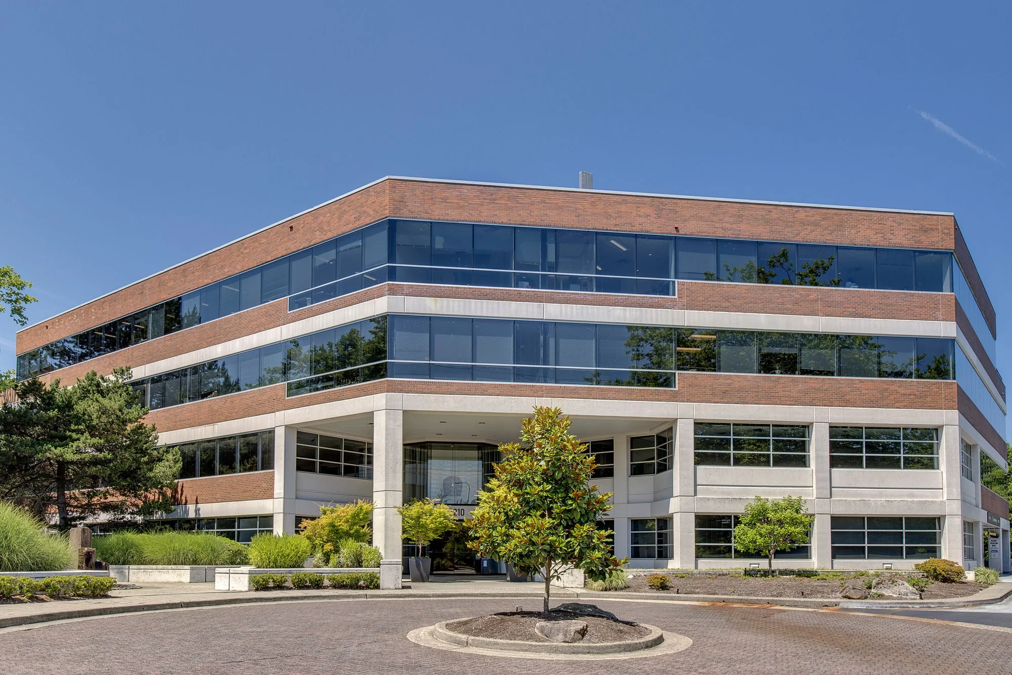 Plaza Yarrow Bay - Bldg 3 — Lease in Kirkland, WA, photo 1 of 2