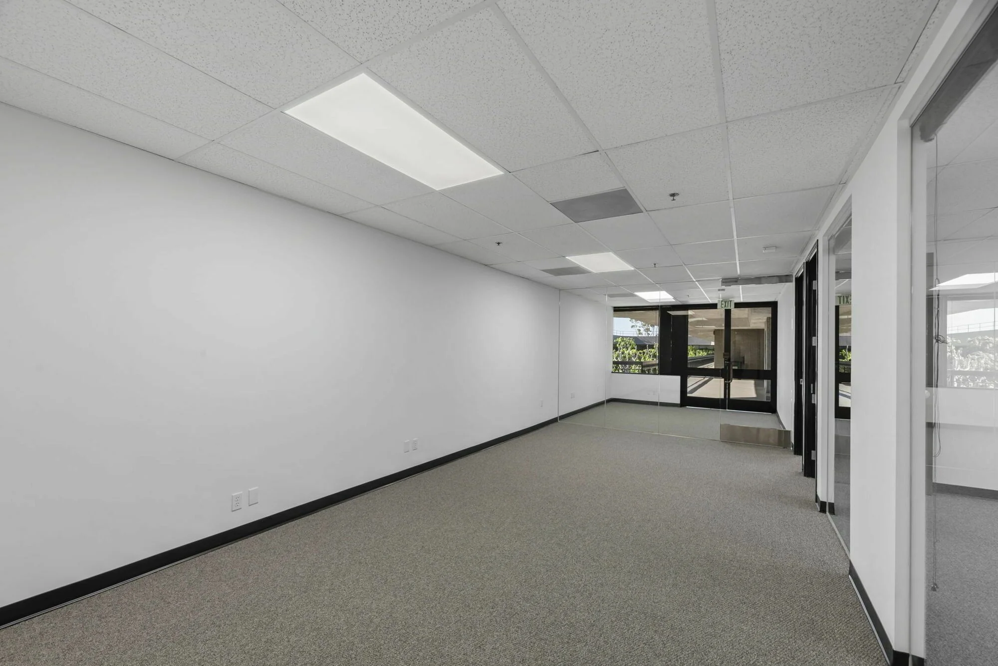 Mariner Court — Lease in Torrance, CA, photo 2 of 8