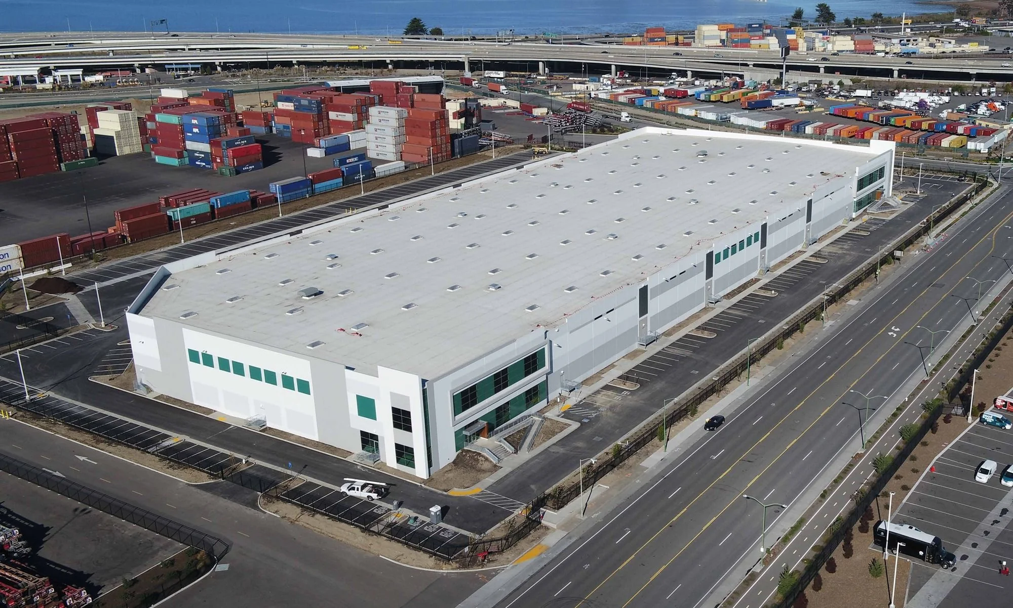Prologis Oakland Global Logistics Center — Lease in Oakland, CA, photo 1 of 2