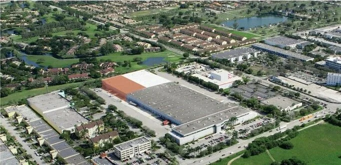 International Distribution Center — Lease in Doral, FL, photo 1 of 2