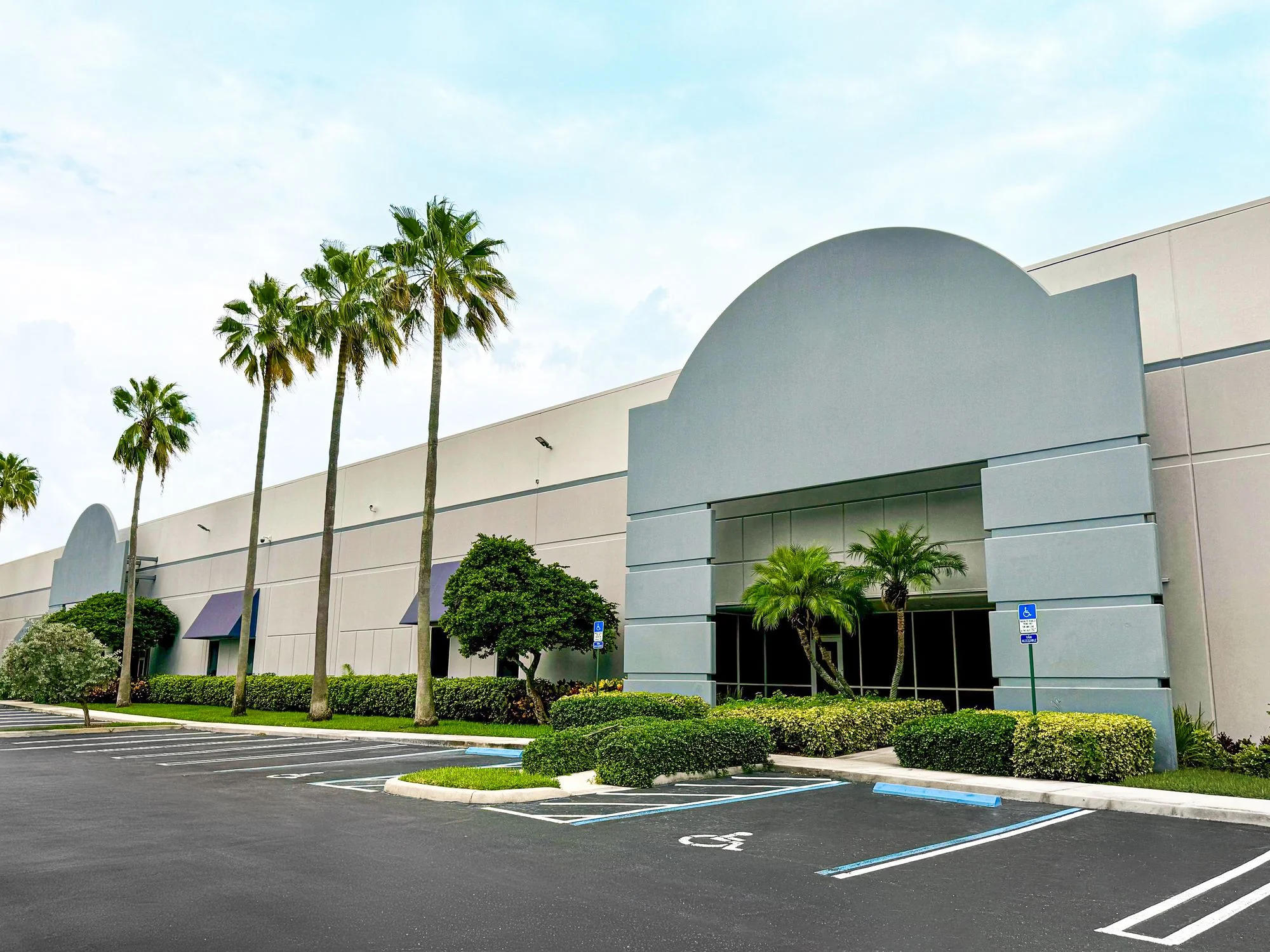International Corporate Park — Lease in Miami, FL, photo 1 of 5
