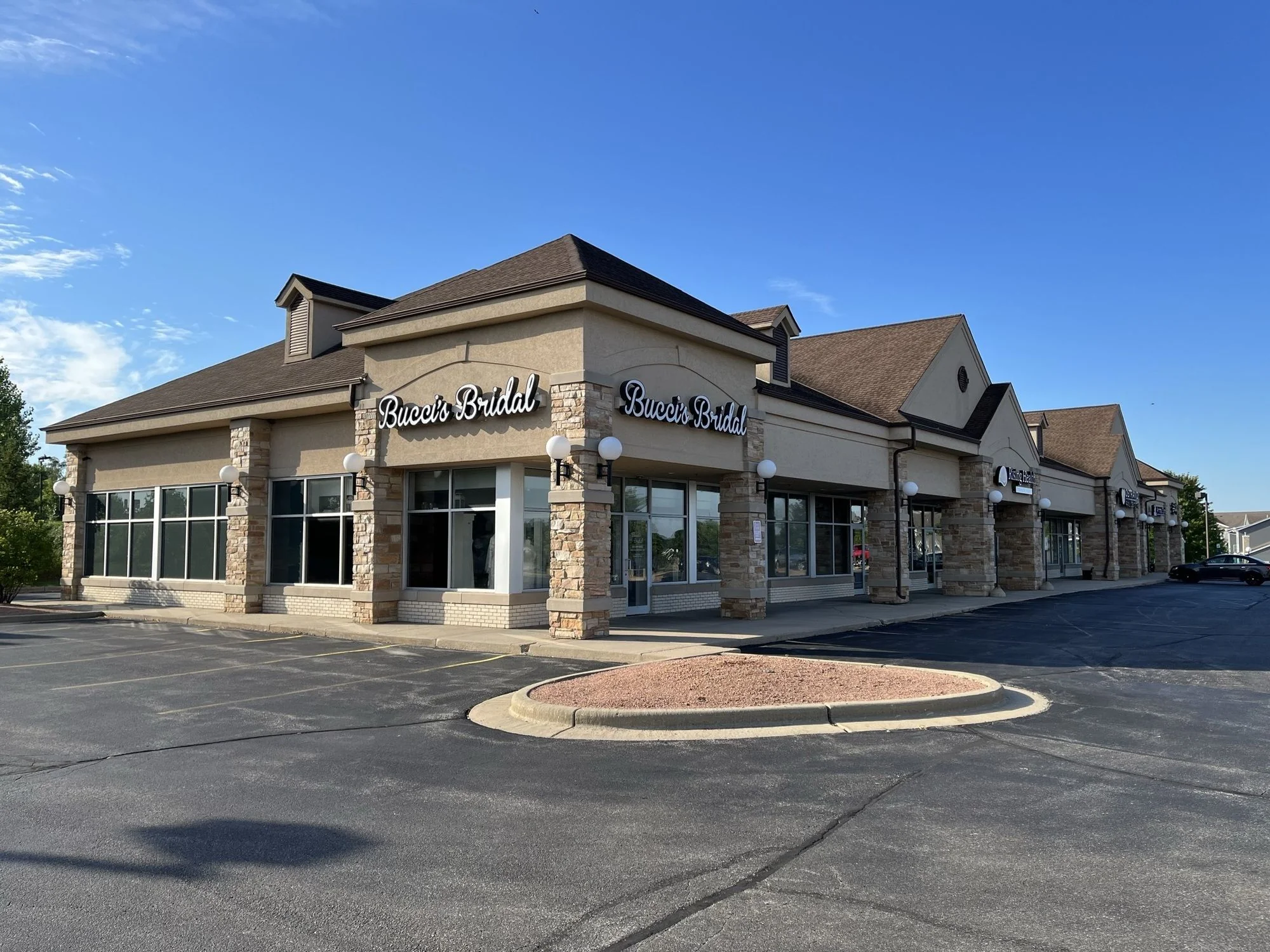 Lake Country Plaza — Lease in Pewaukee, WI, photo 1 of 2