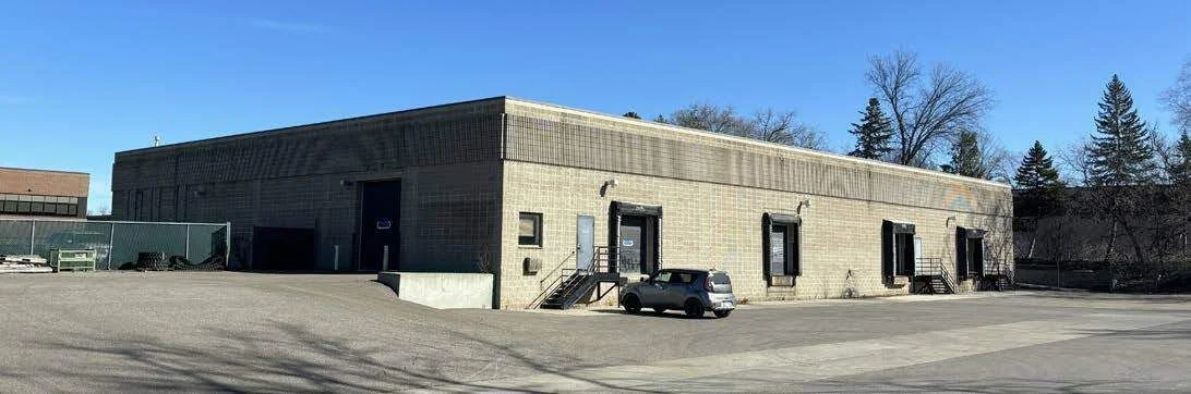 9865 10th Ave N — Lease in Plymouth, MN, photo 2 of 5