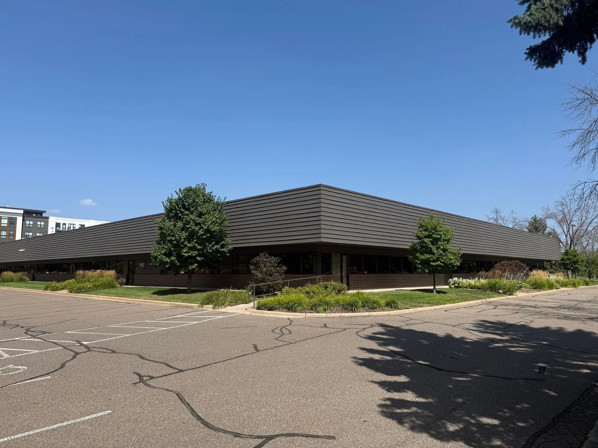 Minnetonka East Business Center — Lease in Minnetonka, MN, photo 1 of 5