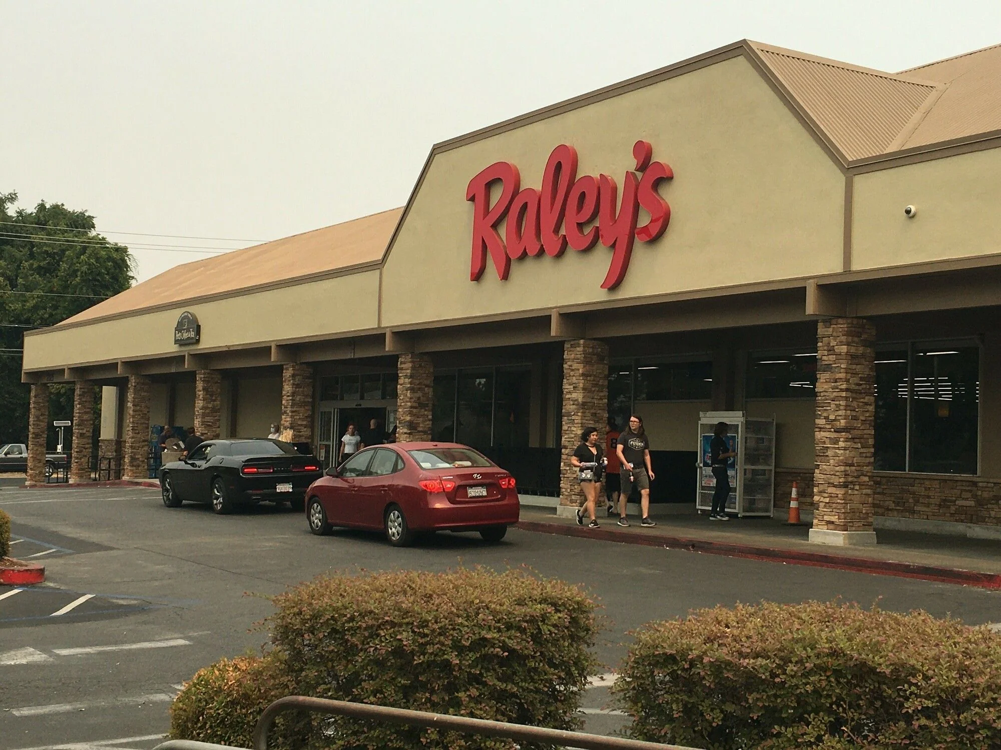 Currier Square Shopping Center — Lease in Oroville, CA, photo 1 of 4