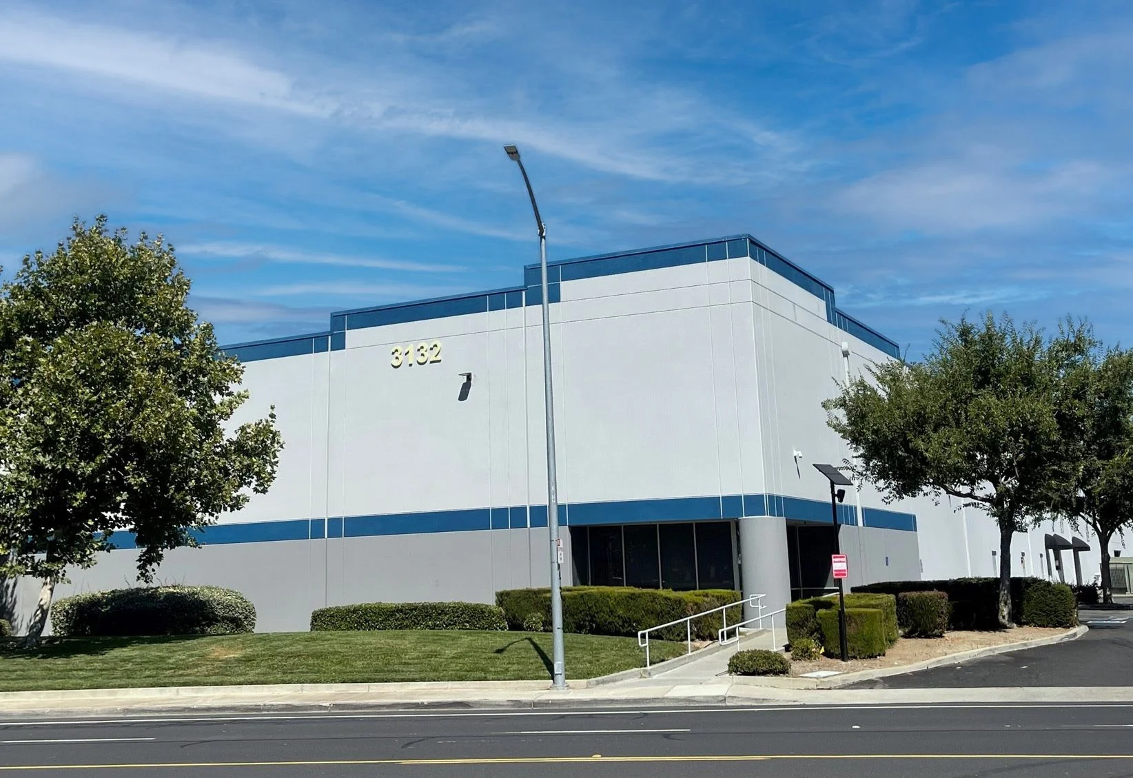 3132-3200 Dwight Rd. — Lease in Elk Grove, CA, photo 1 of 4