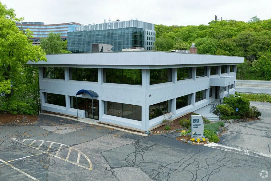 69 Hickory Dr — Lease in Waltham, MA, photo 1 of 1