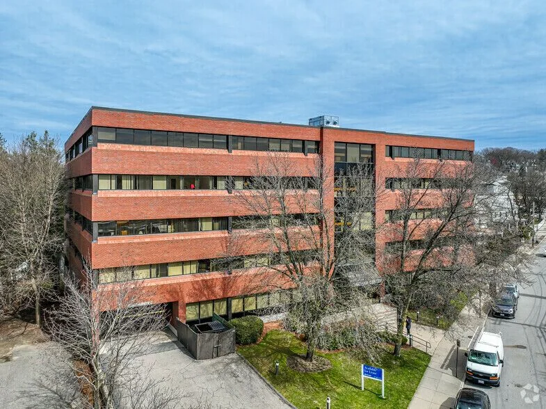 29 Crafts St — Lease in Newton, MA, photo 1 of 1